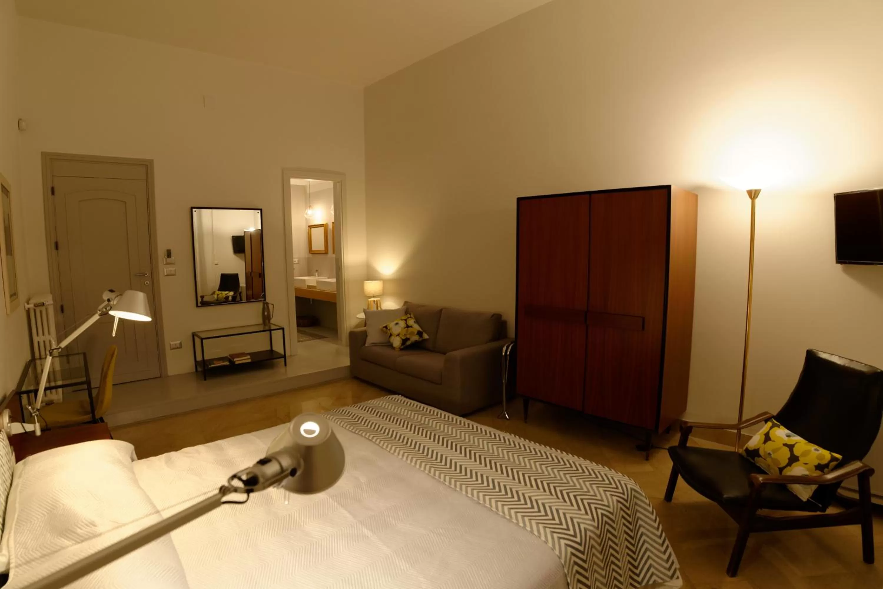 Photo of the whole room, Bed in B&B Questa casa non e'un albergo