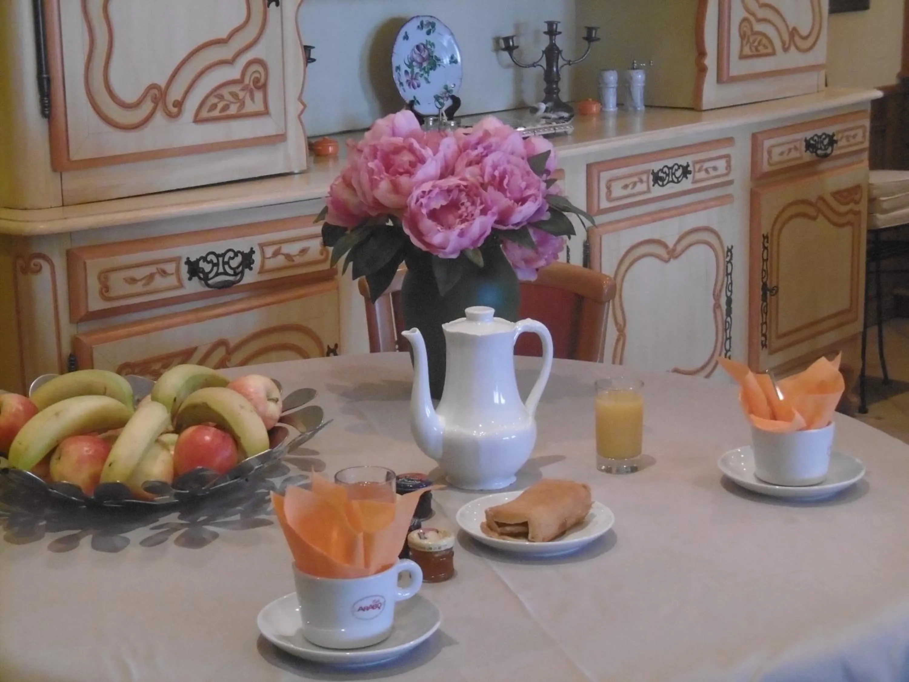 Continental breakfast in Hôtel La Flore
