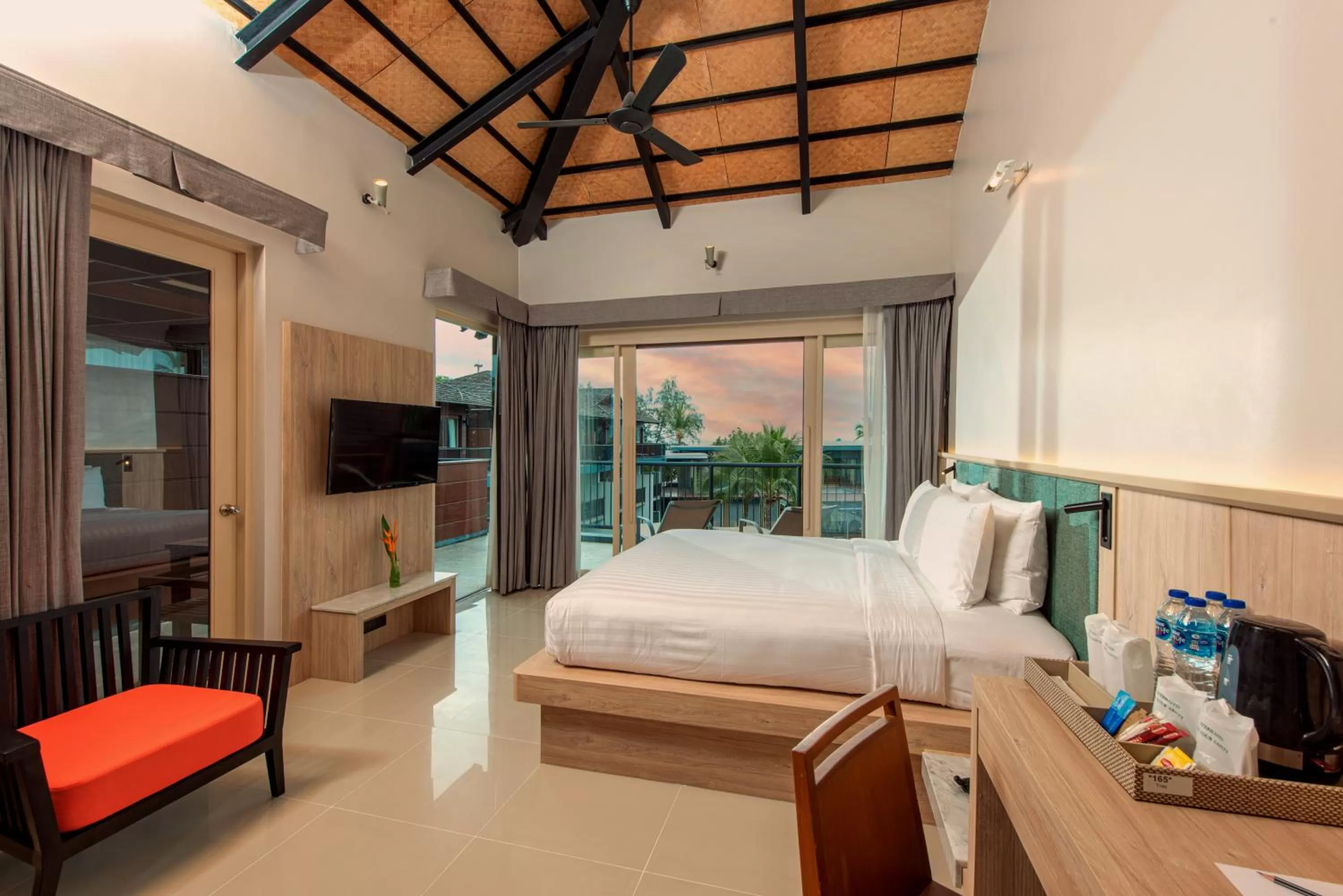 TV and multimedia, Bed in Holiday Ao Nang Beach Resort, Krabi