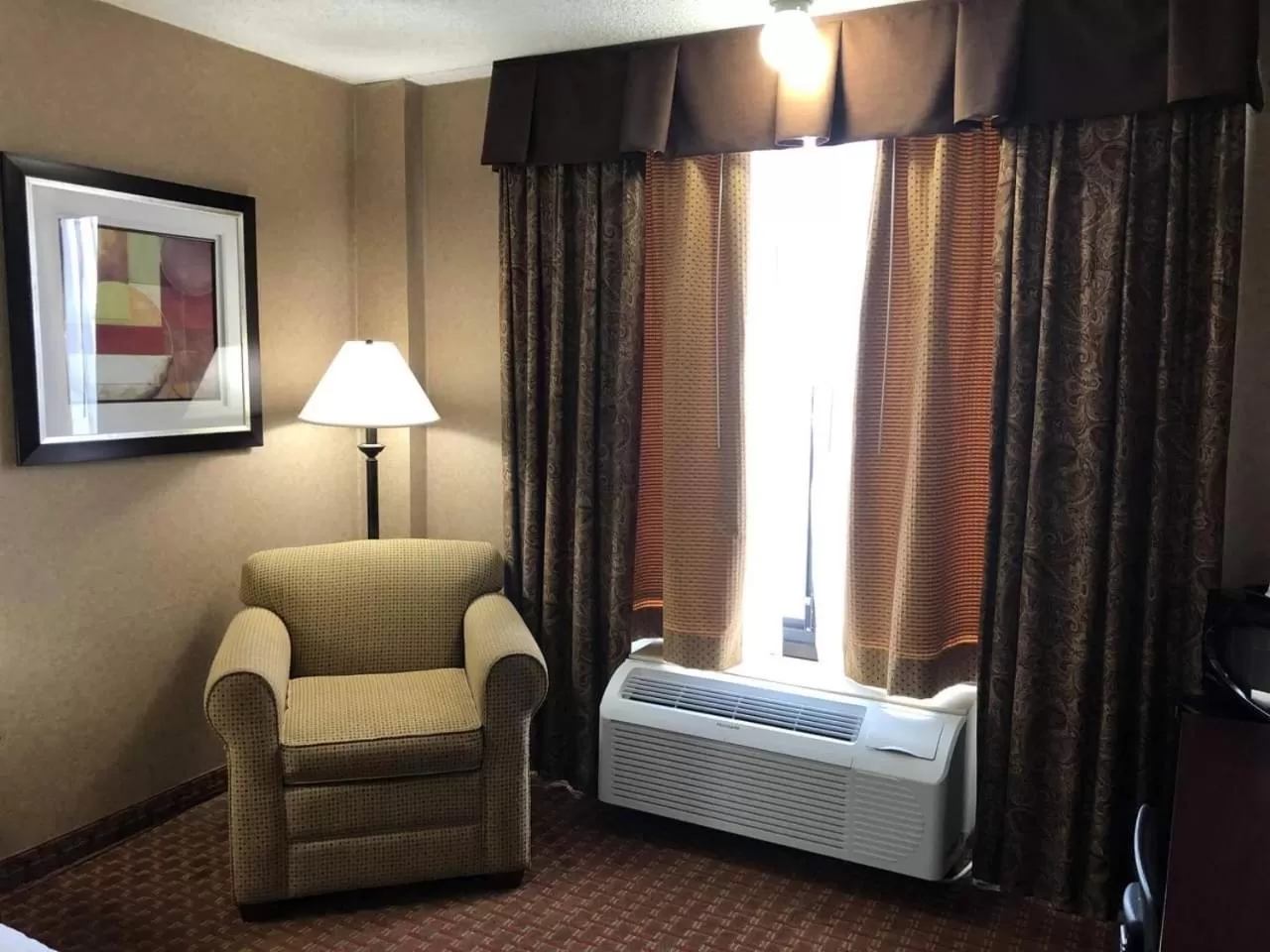 Seating area, Bed in AmericInn by Wyndham Casper Event Center Area