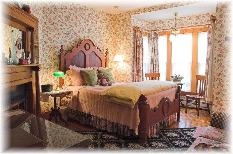 Bed in White Lace Inn