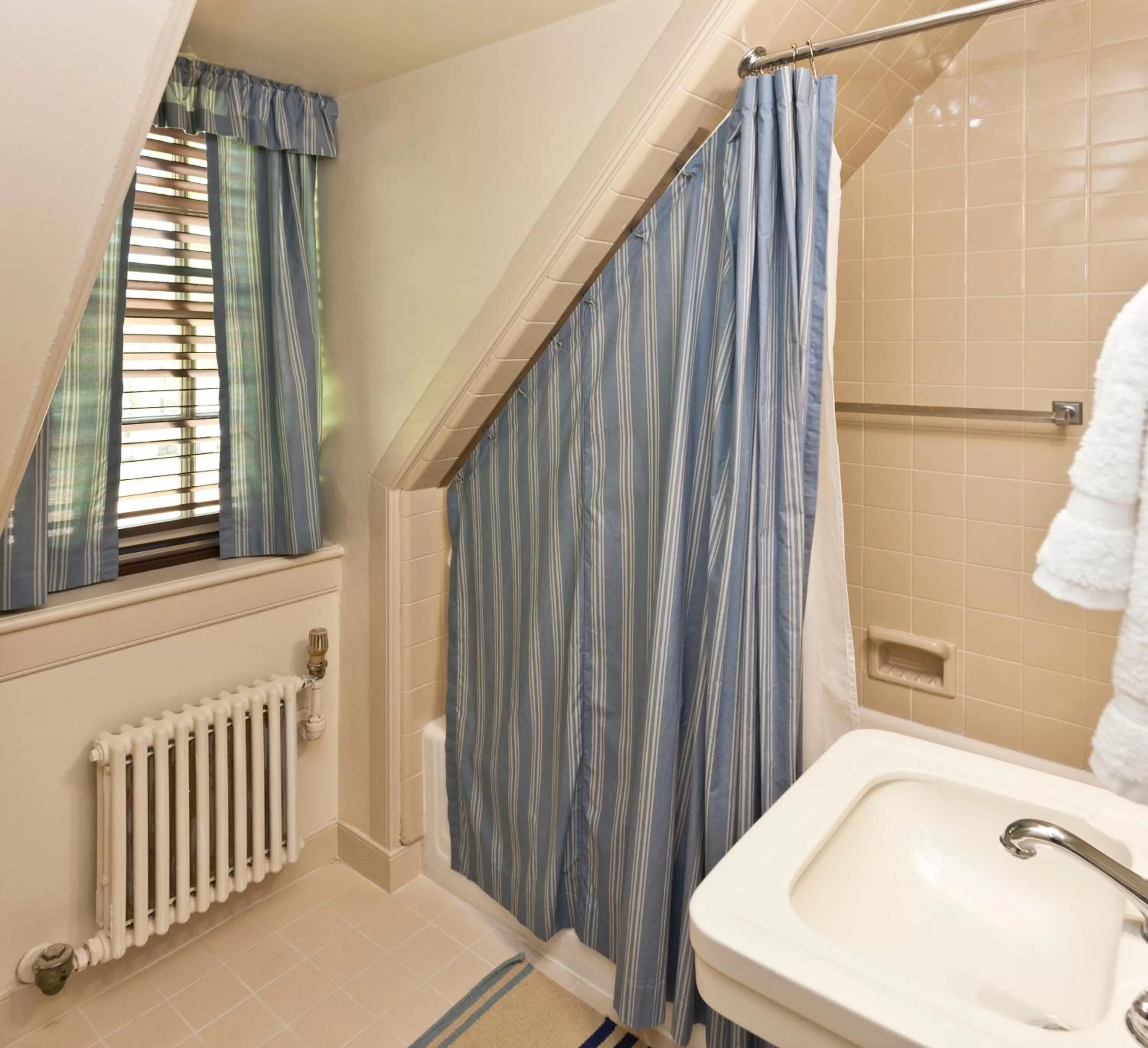 Bathroom in Colonial Houses, an official Colonial Williamsburg Hotel