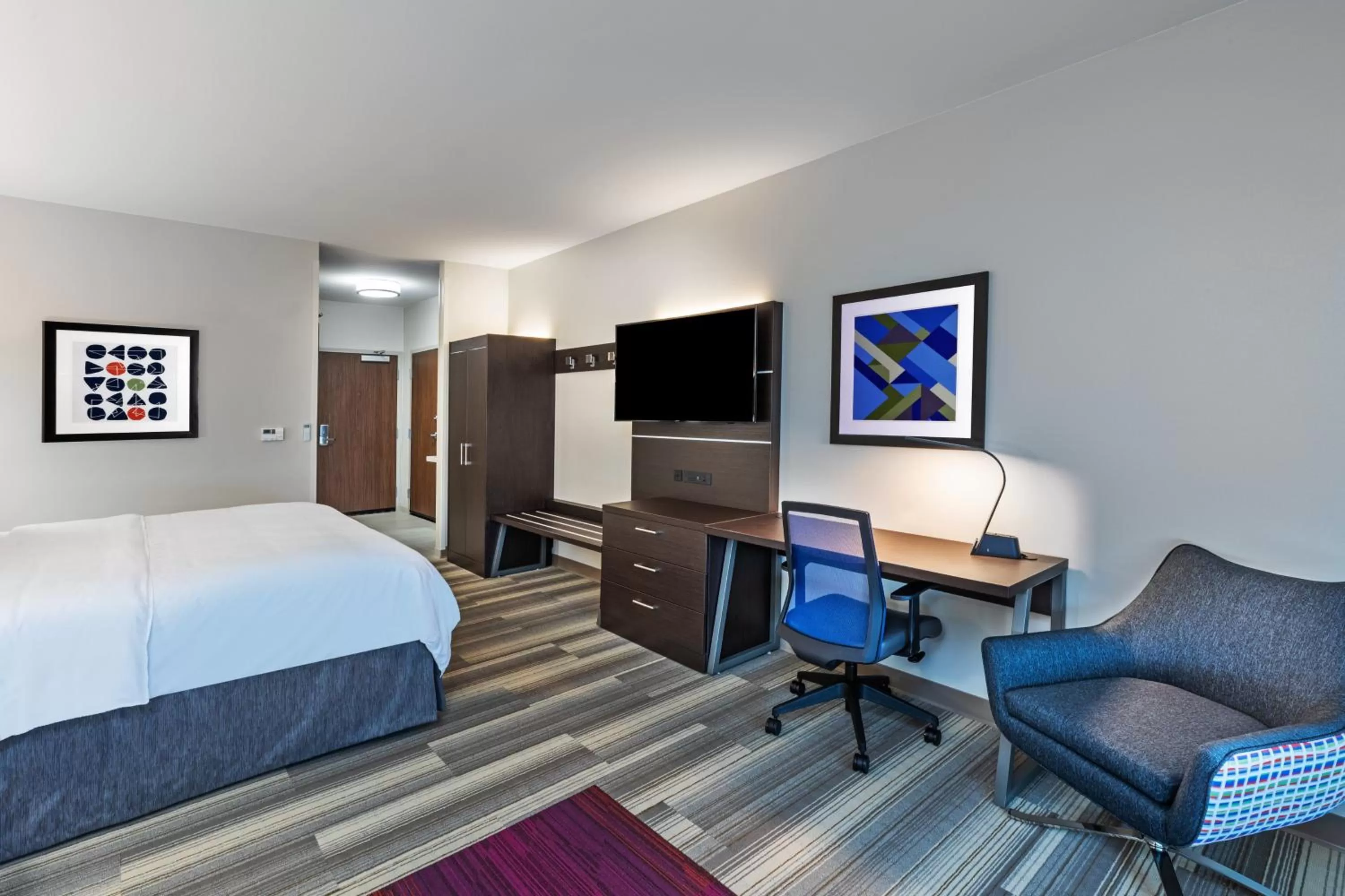Photo of the whole room, Bed in Holiday Inn Express & Suites Purcell by IHG