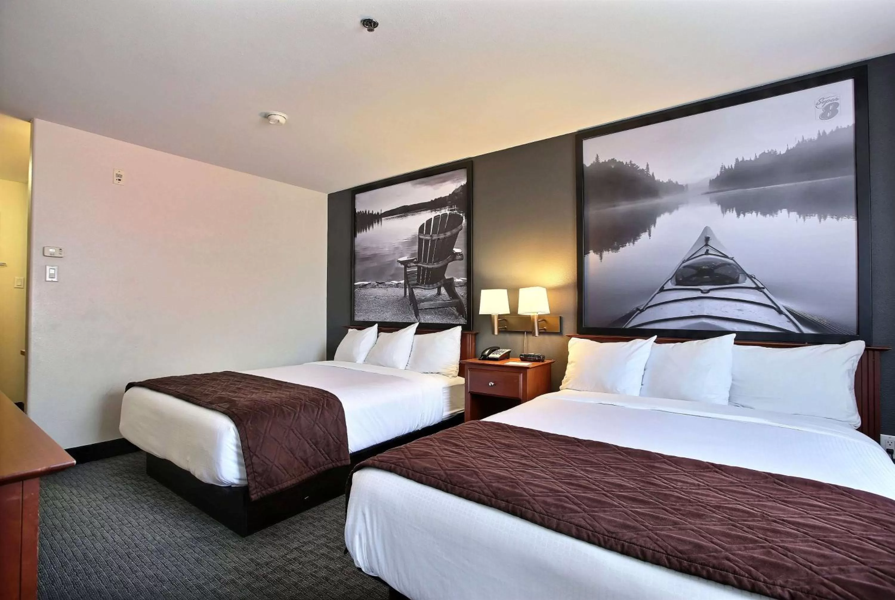 Photo of the whole room, Bed in Super 8 by Wyndham Trois-Rivieres