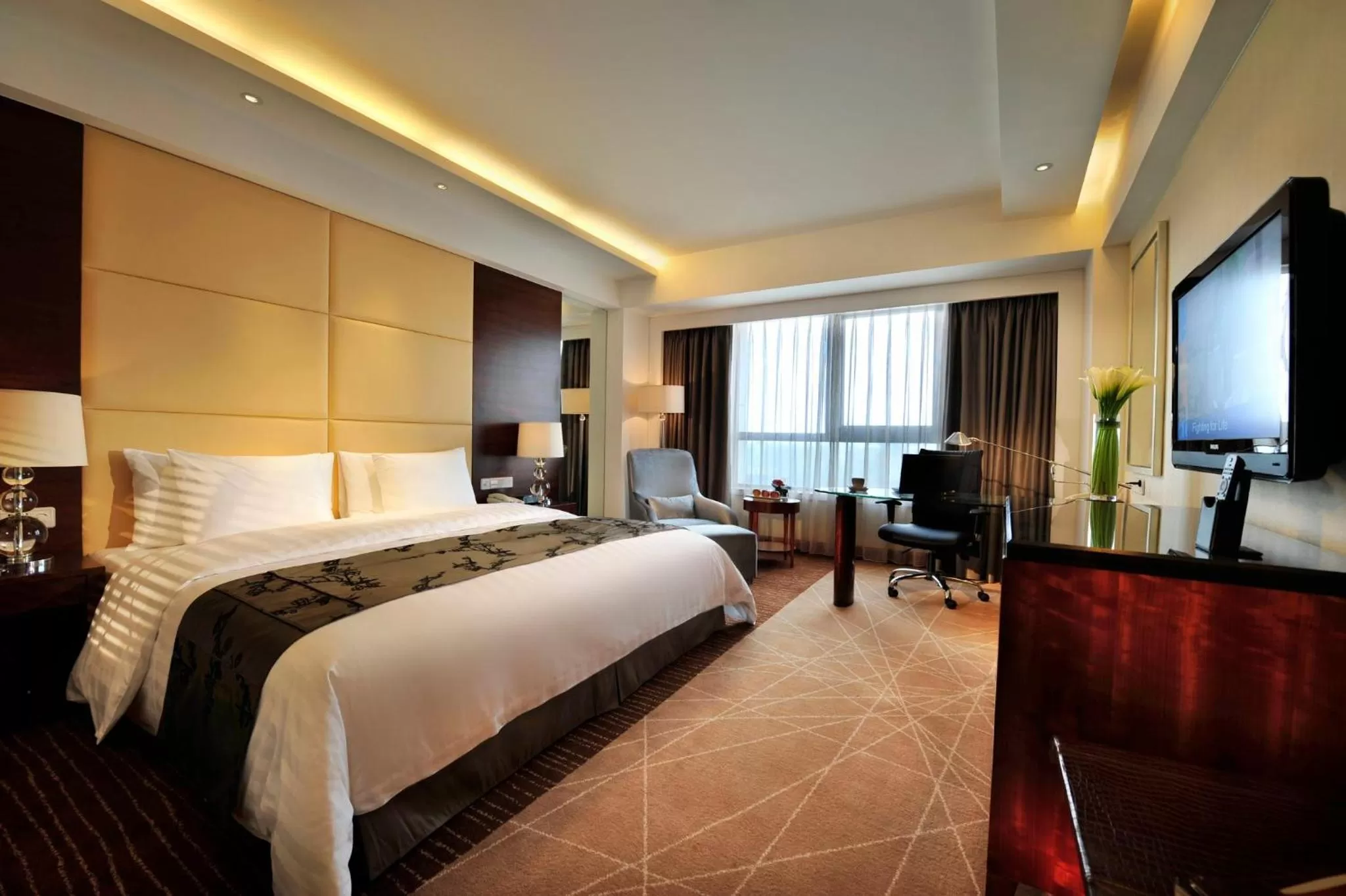 Photo of the whole room, Bed in Crowne Plaza Beijing International Airport by IHG