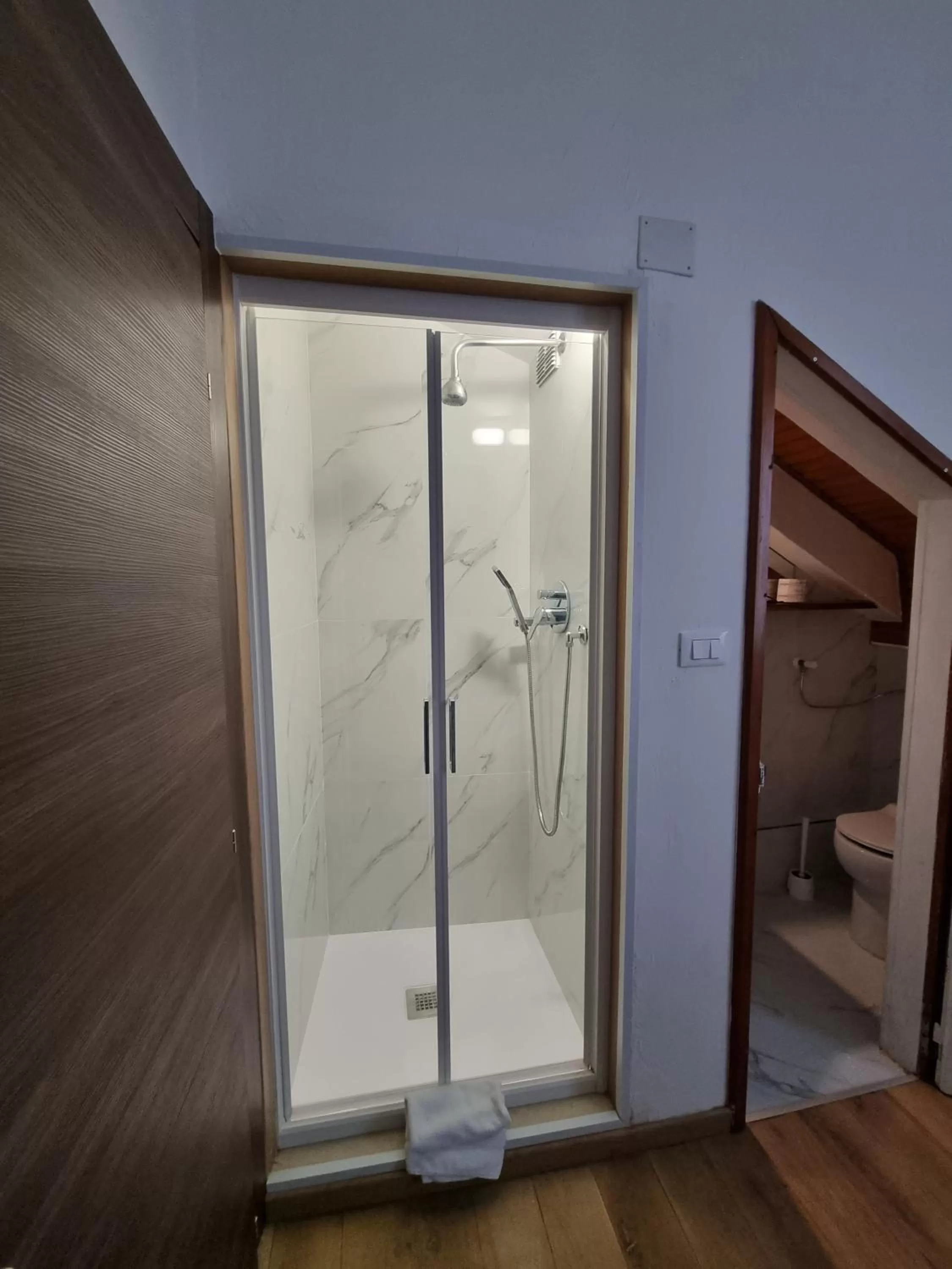 Shower in Albergo Casa Peron