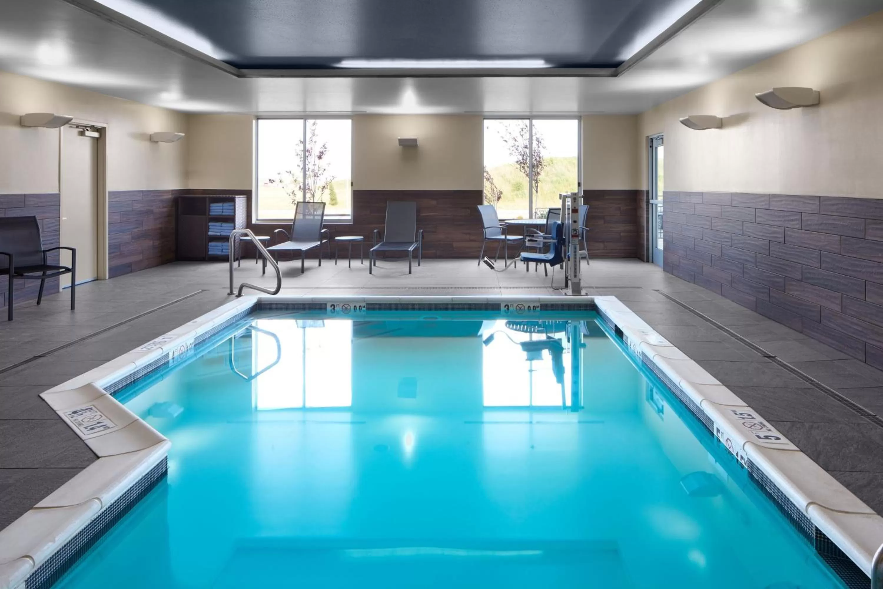 Swimming pool in Fairfield by Marriott Inn & Suites Middletown