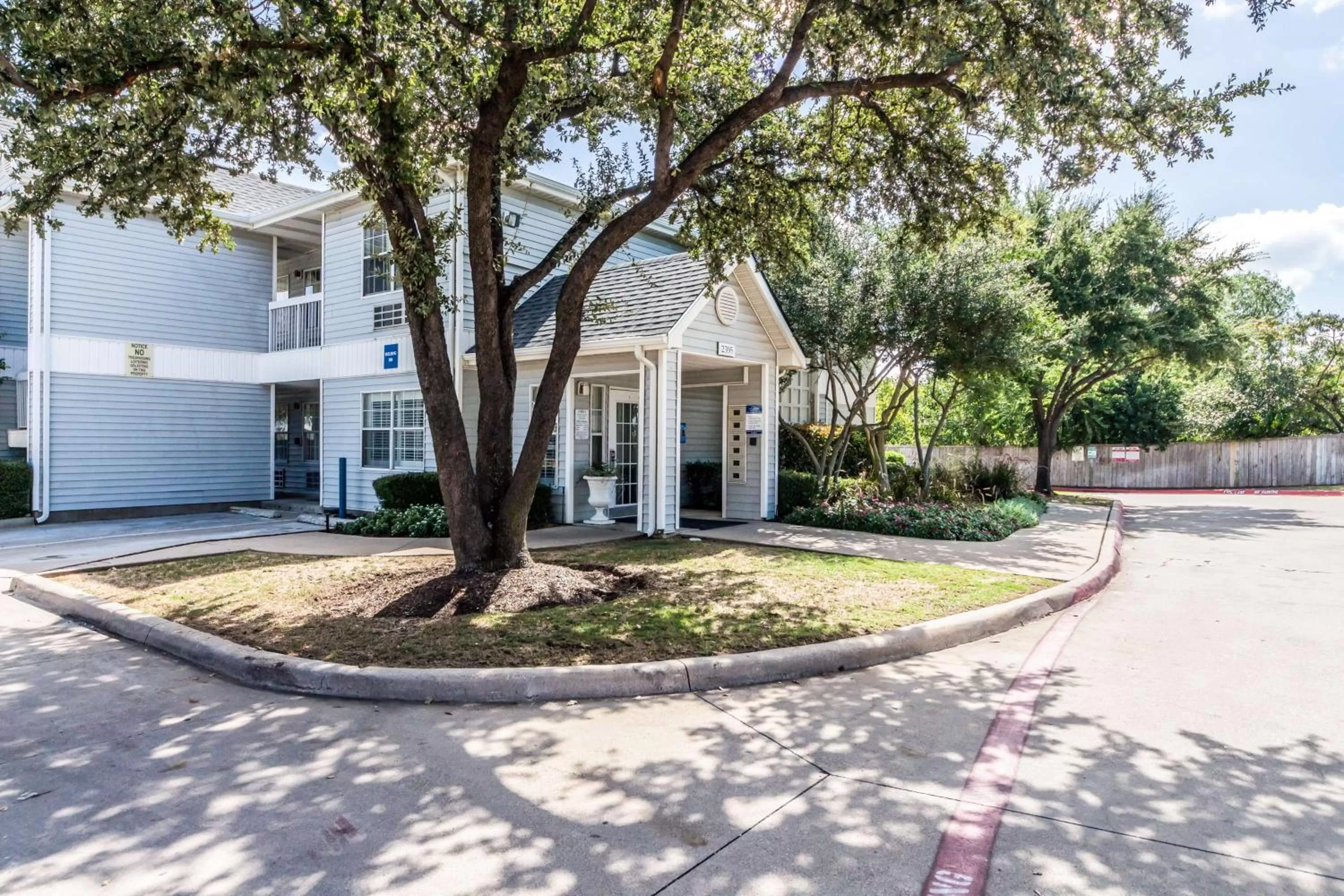 Property building in Studio 6-Dallas, TX - Northwest