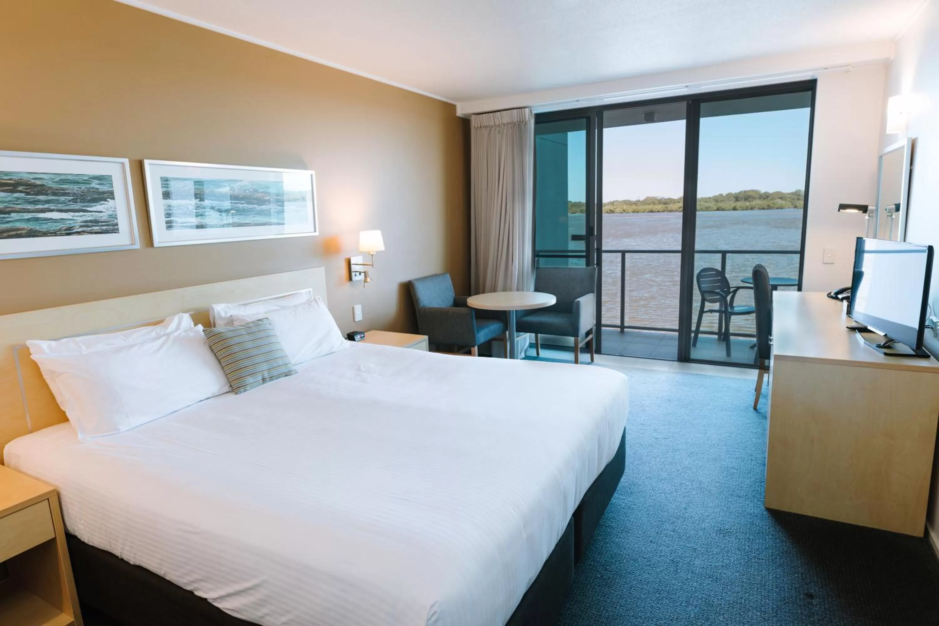 Bed in Ramada Hotel & Suites by Wyndham Ballina Byron