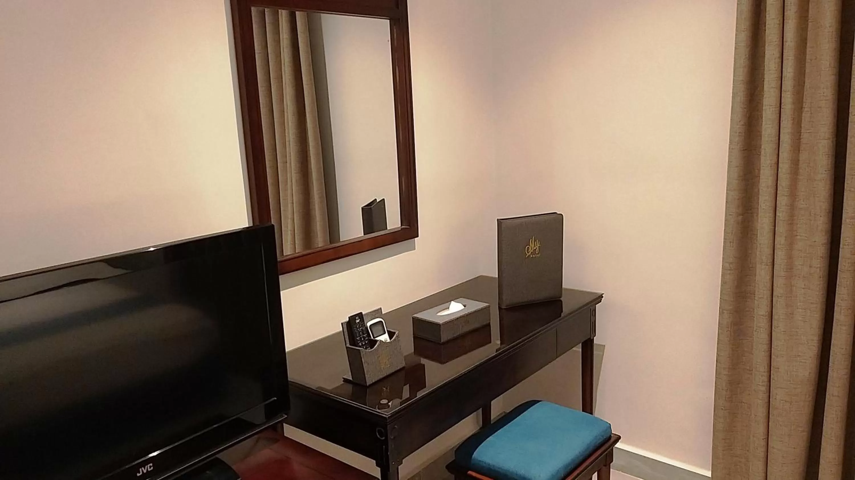 Other, TV/Entertainment Center in My Luxury Hotel