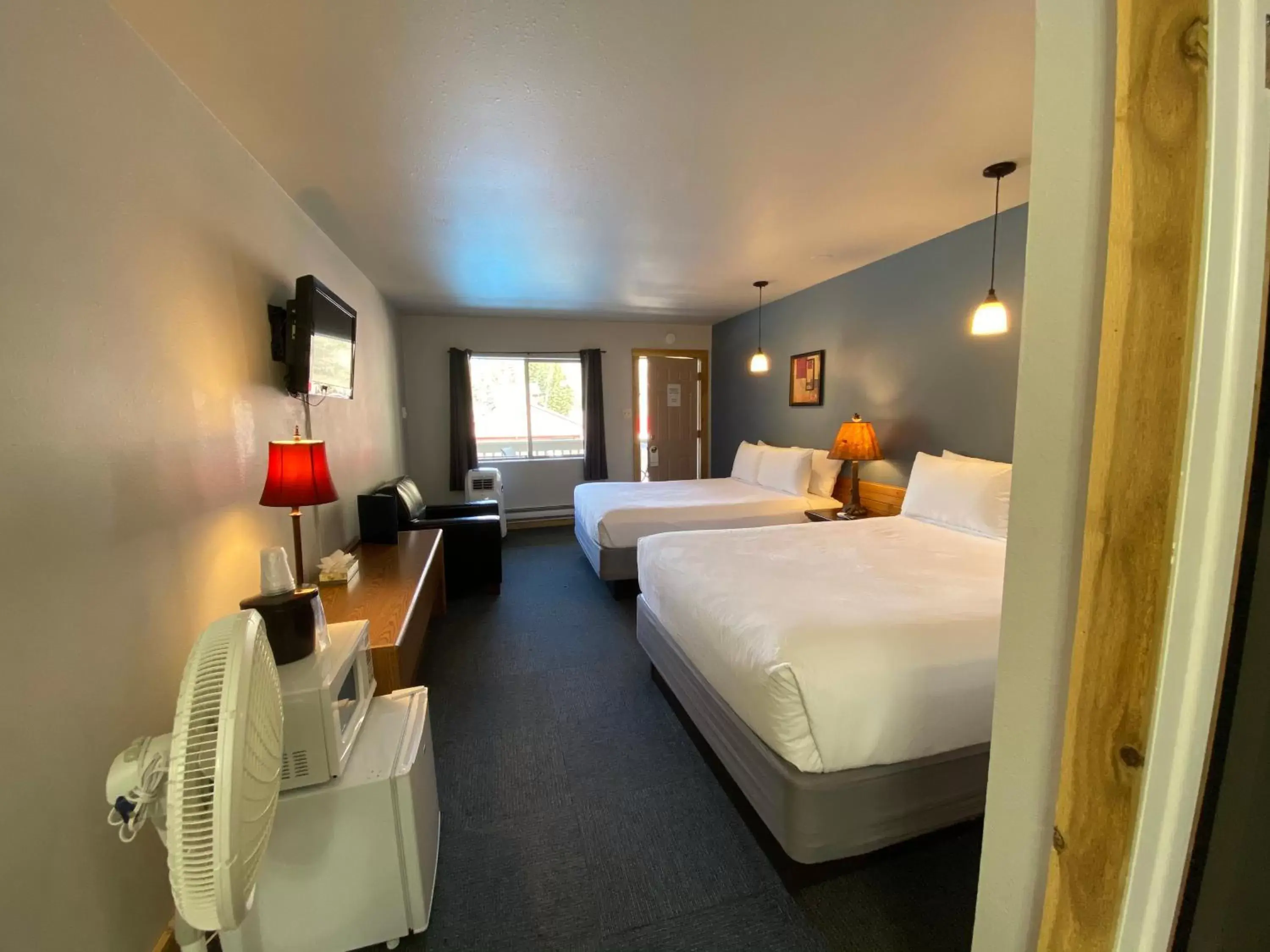 Premium Queen Room with Two Queen Beds in Timber Ridge Lodge Ouray Premium Queen Room with Two Queen Beds in Timber Ridge Lodge Ouray