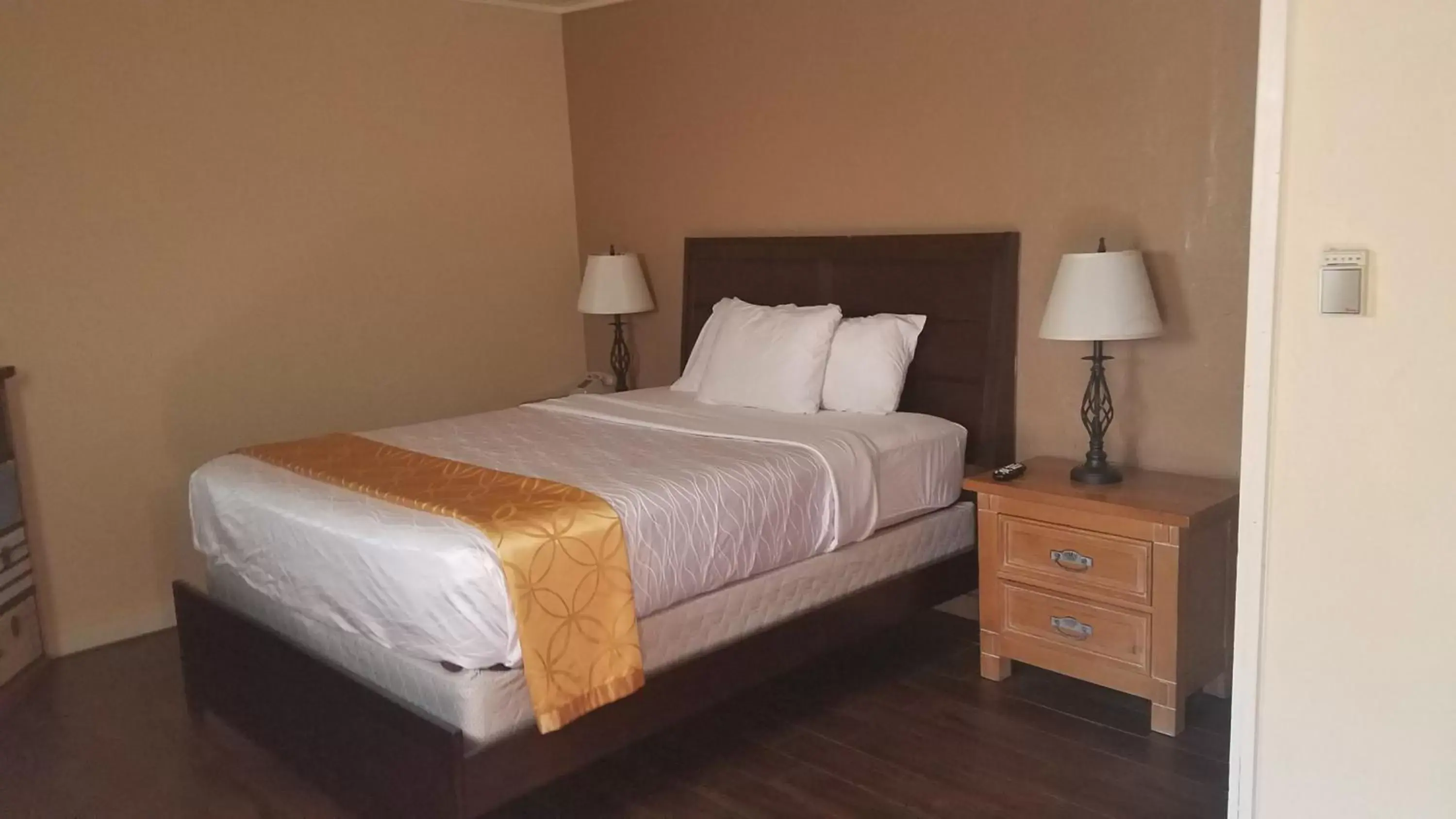 Queen Room in La Petite Sedona Queen Room in La Petite Sedona