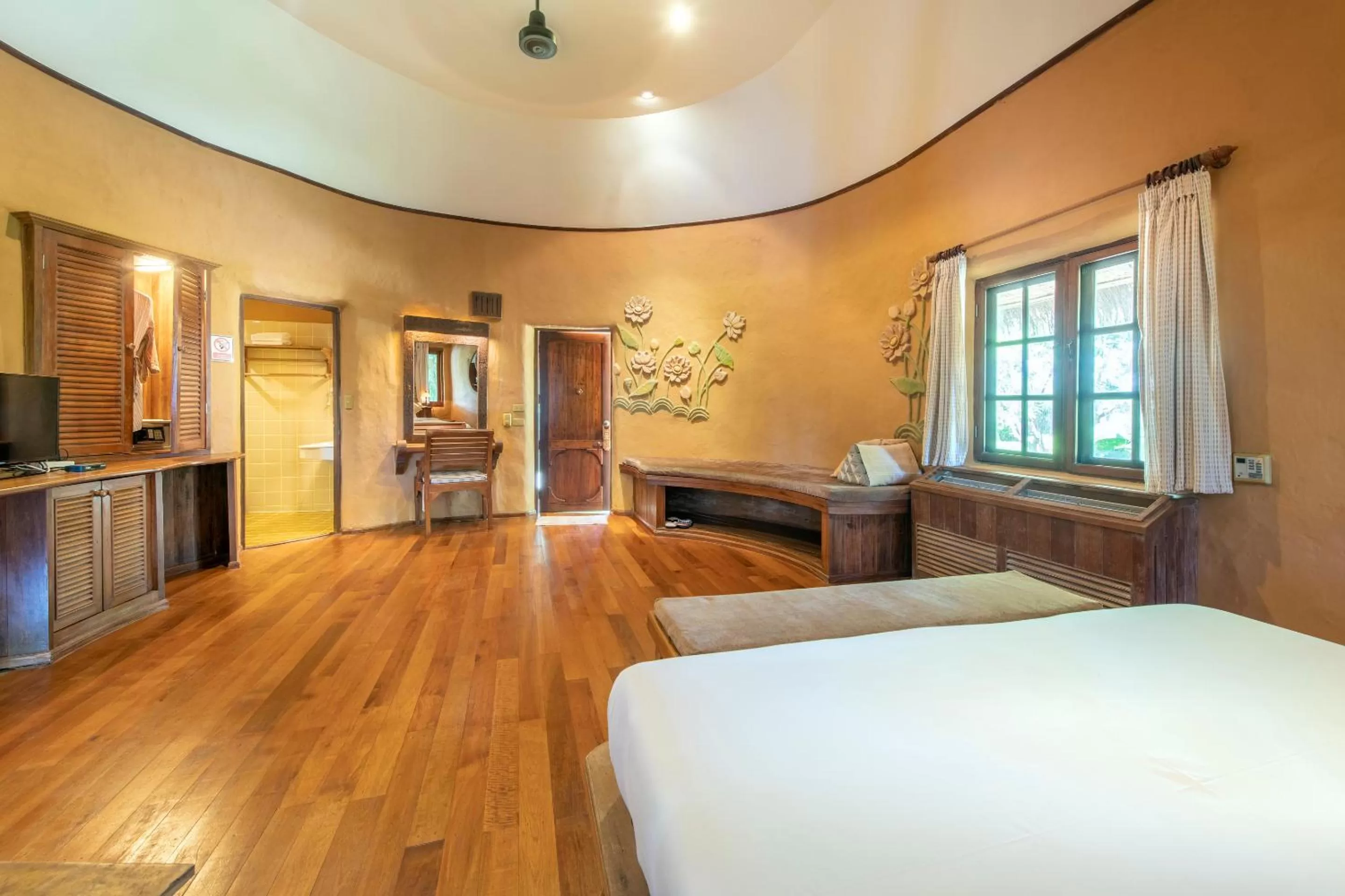 Bedroom, Bed in Vana Varin Resort