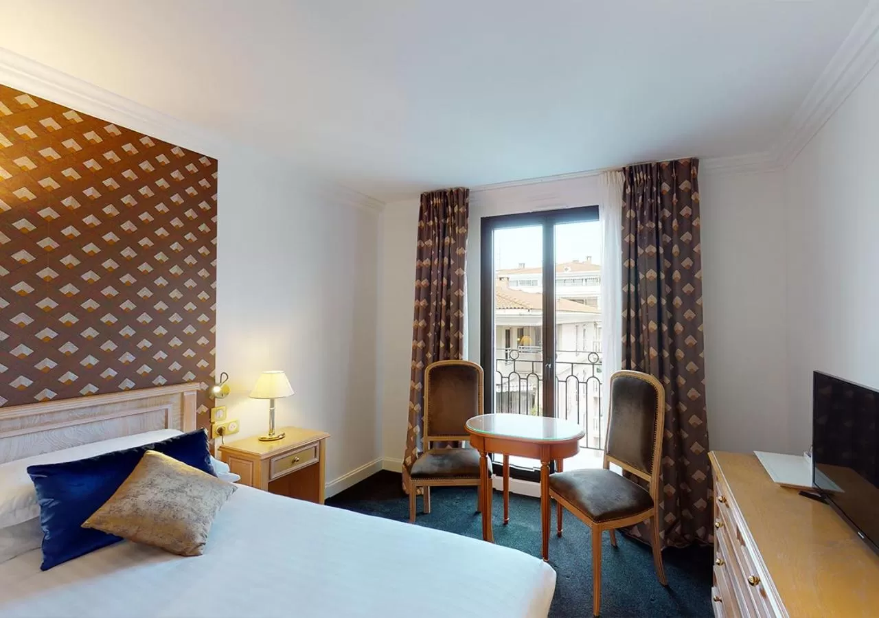 City view, Bed in Sun Riviera Hotel