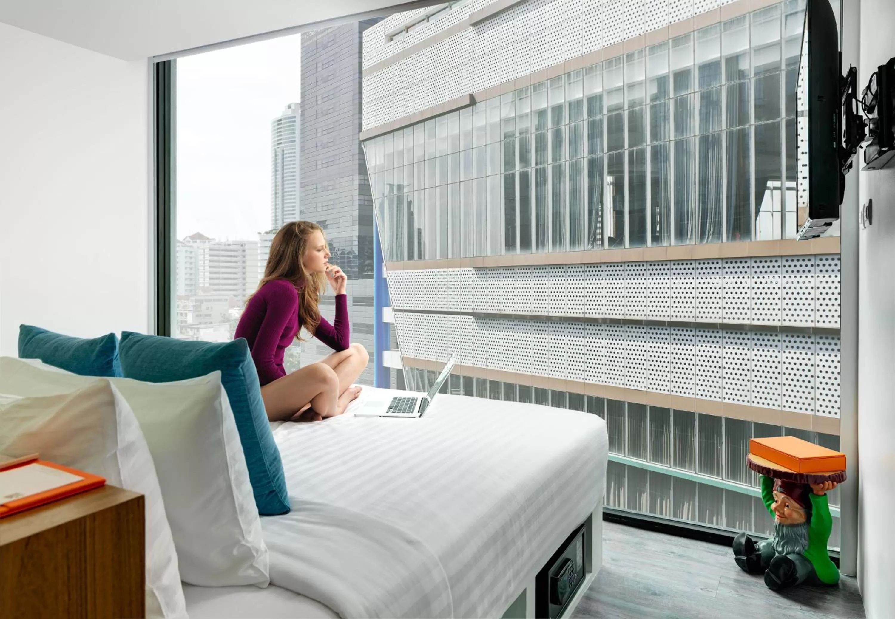 Photo of the whole room, Bed in S Box Sukhumvit Hotel