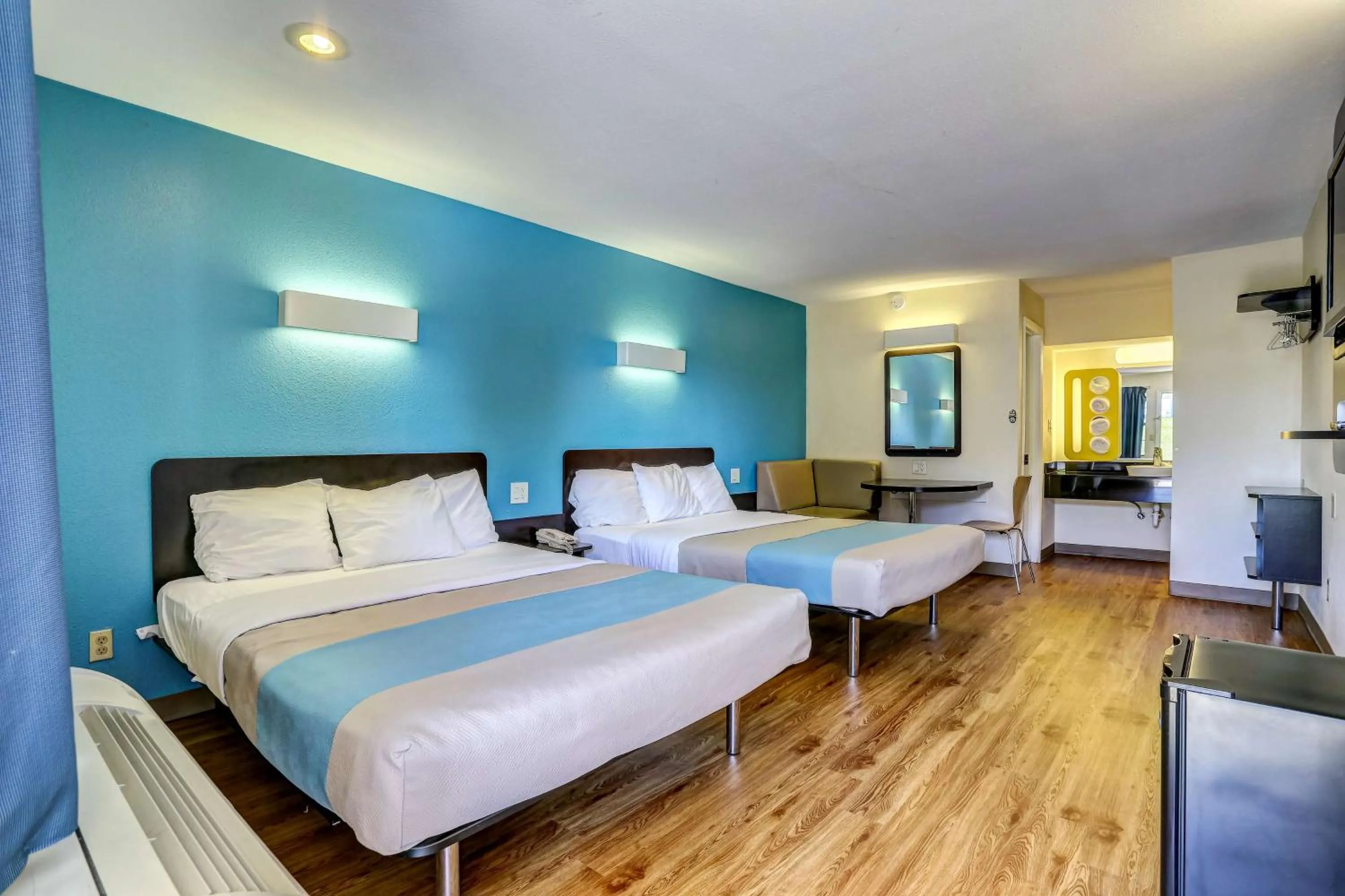 Photo of the whole room, Bed in Motel 6-Dickson, TN