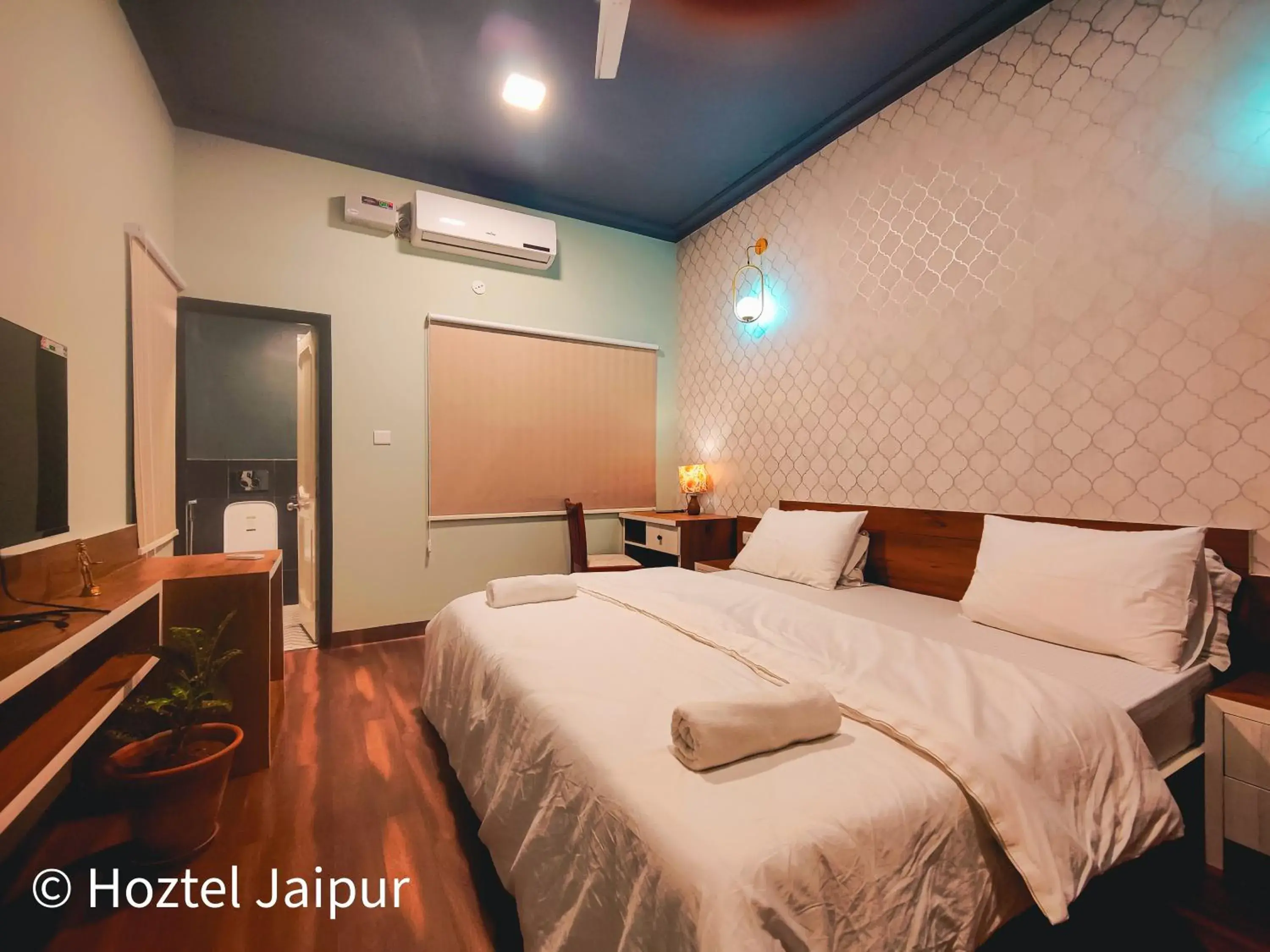 Deluxe Double Room (2 Adults + 1 Child) in Hoztel Jaipur Deluxe Double Room (2 Adults + 1 Child) in Hoztel Jaipur