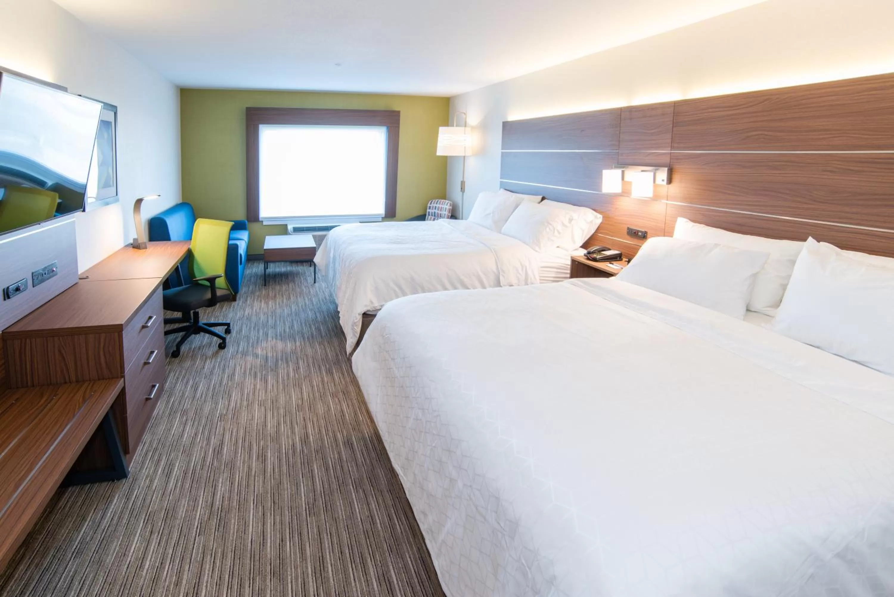 Photo of the whole room, Bed in Holiday Inn Express & Suites - North Battleford by IHG