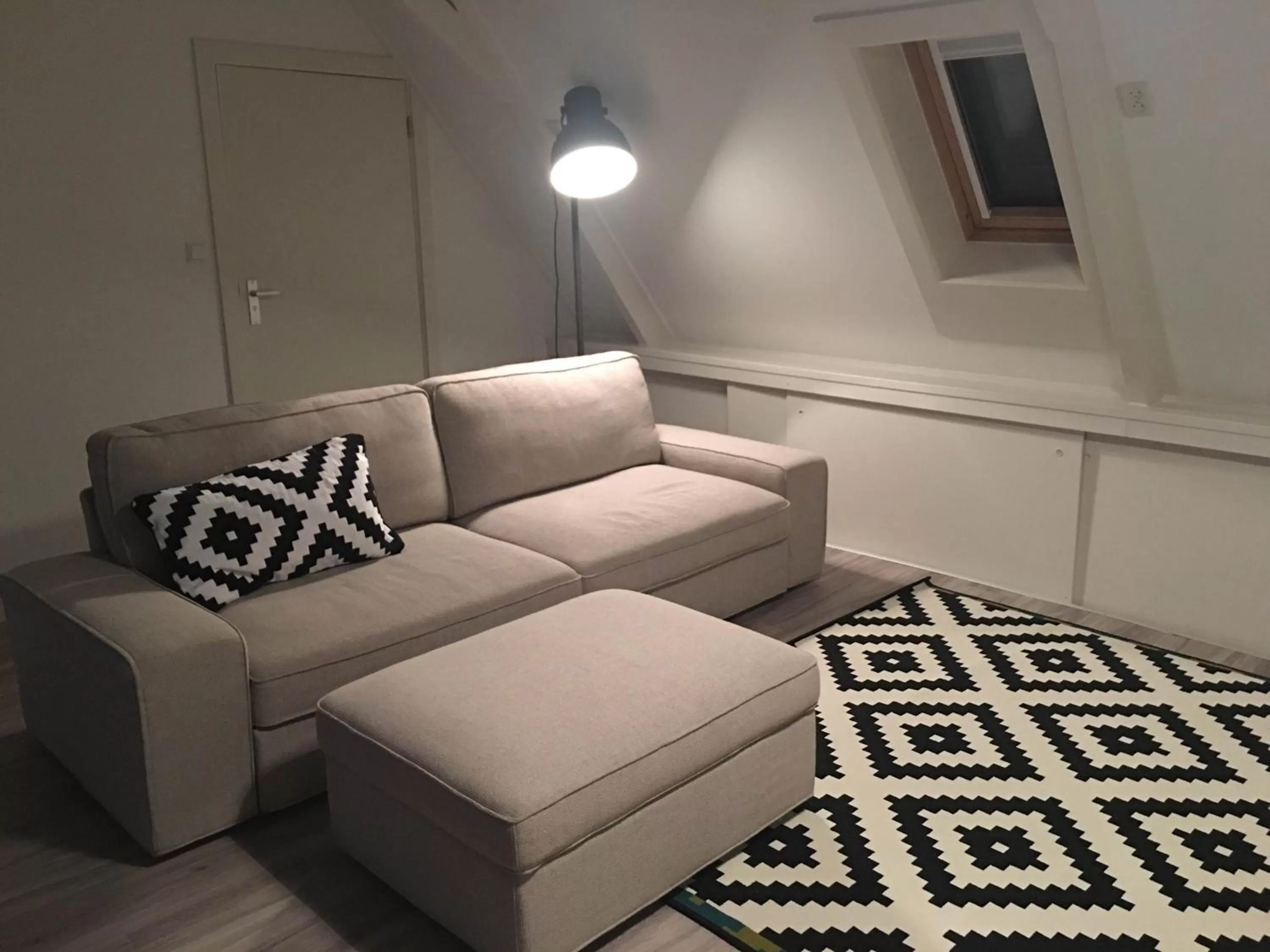 Living room in The Riverside Logies & Restaurant