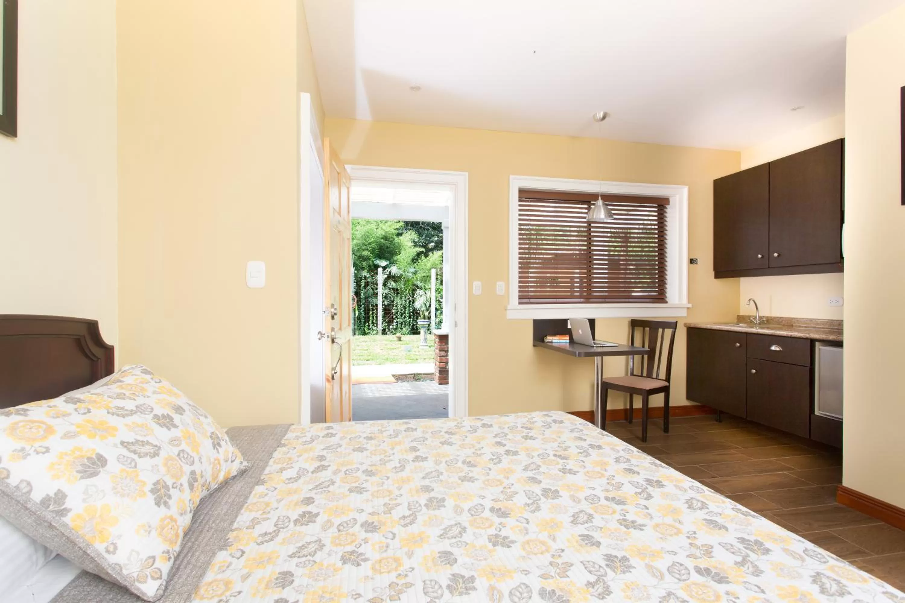 Bed in Airport Costa Rica B&B