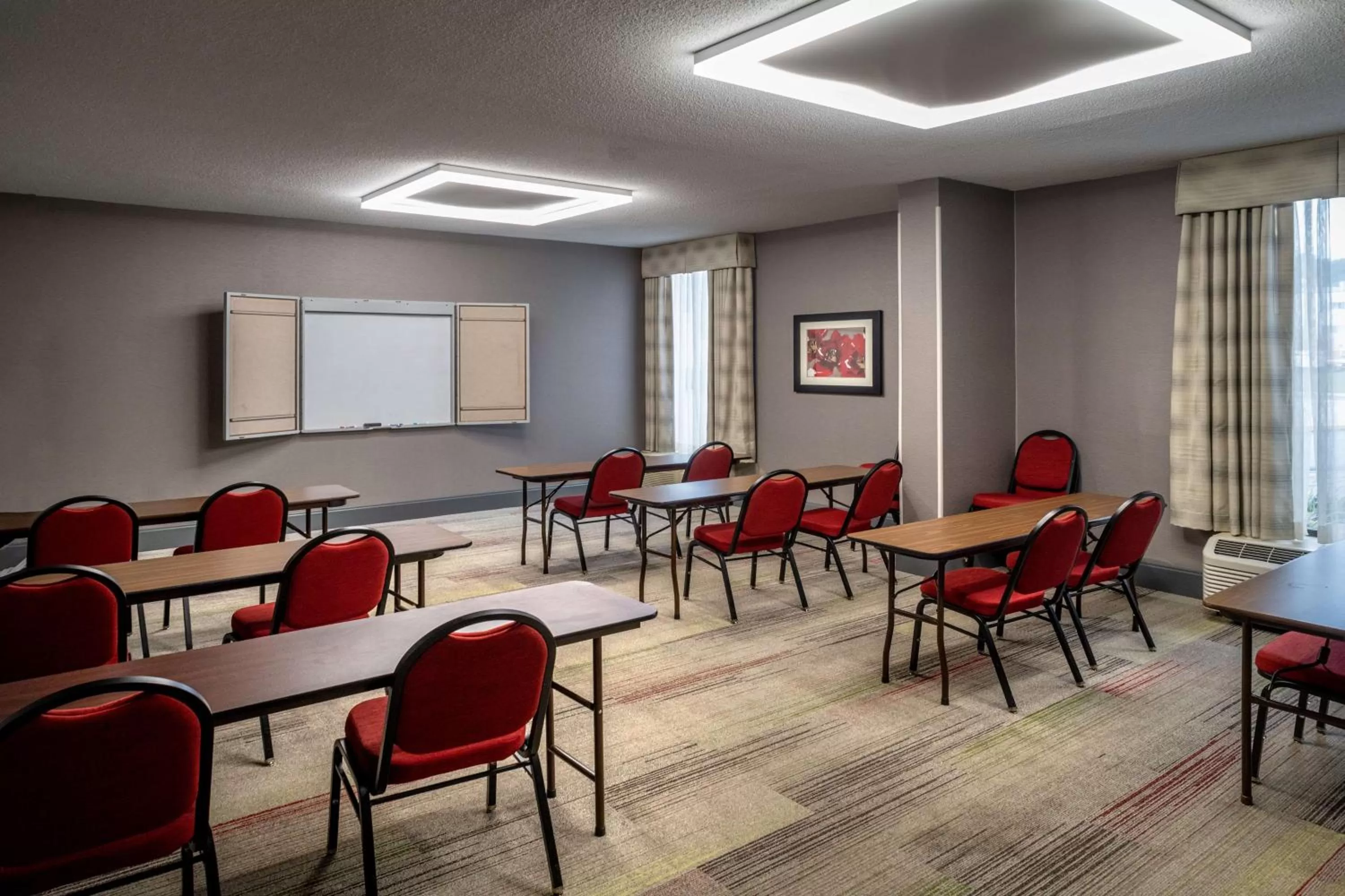 Meeting/conference room in Hampton Inn Charleston Downtown