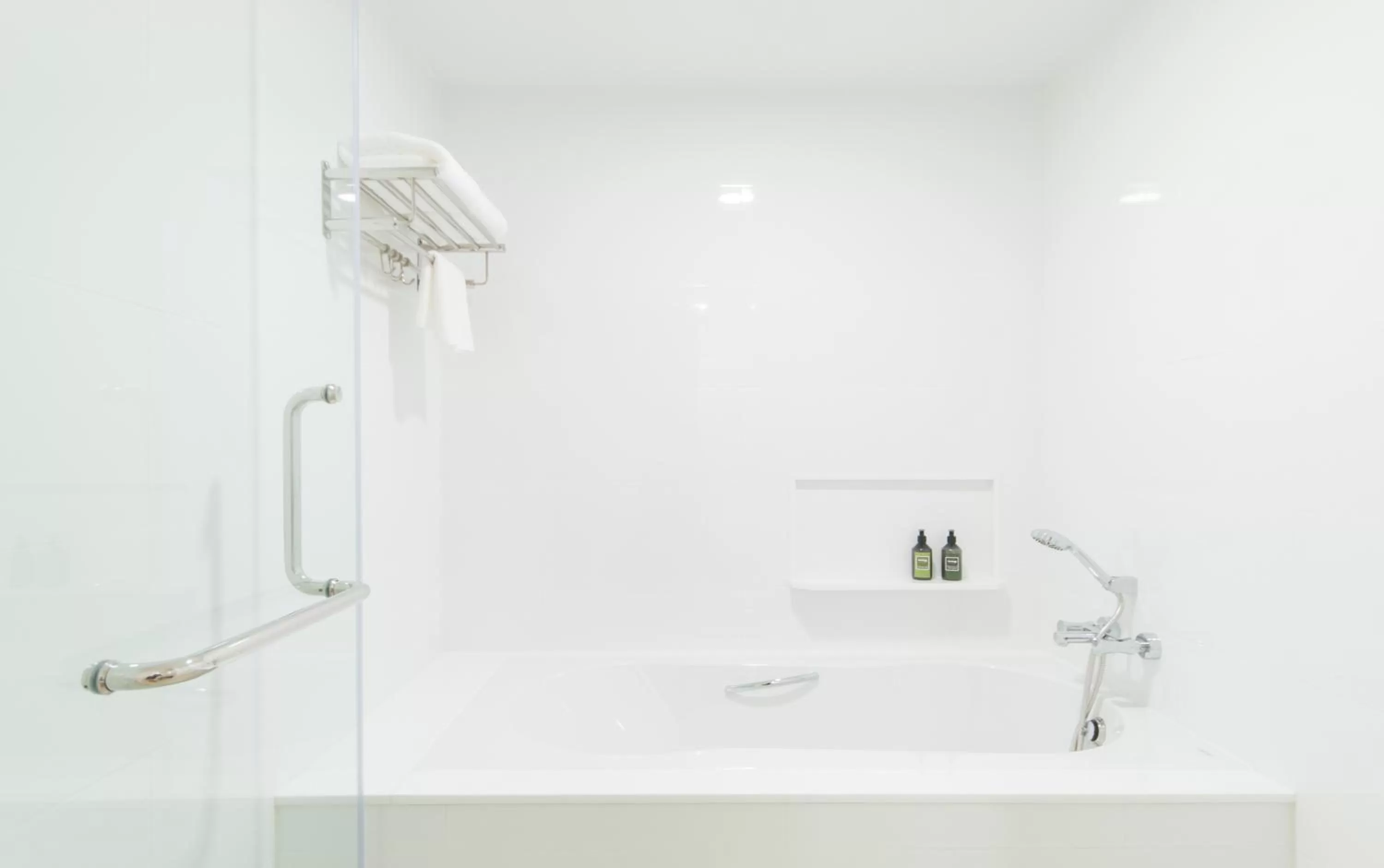 Shower in Jasmine Resort Sriracha