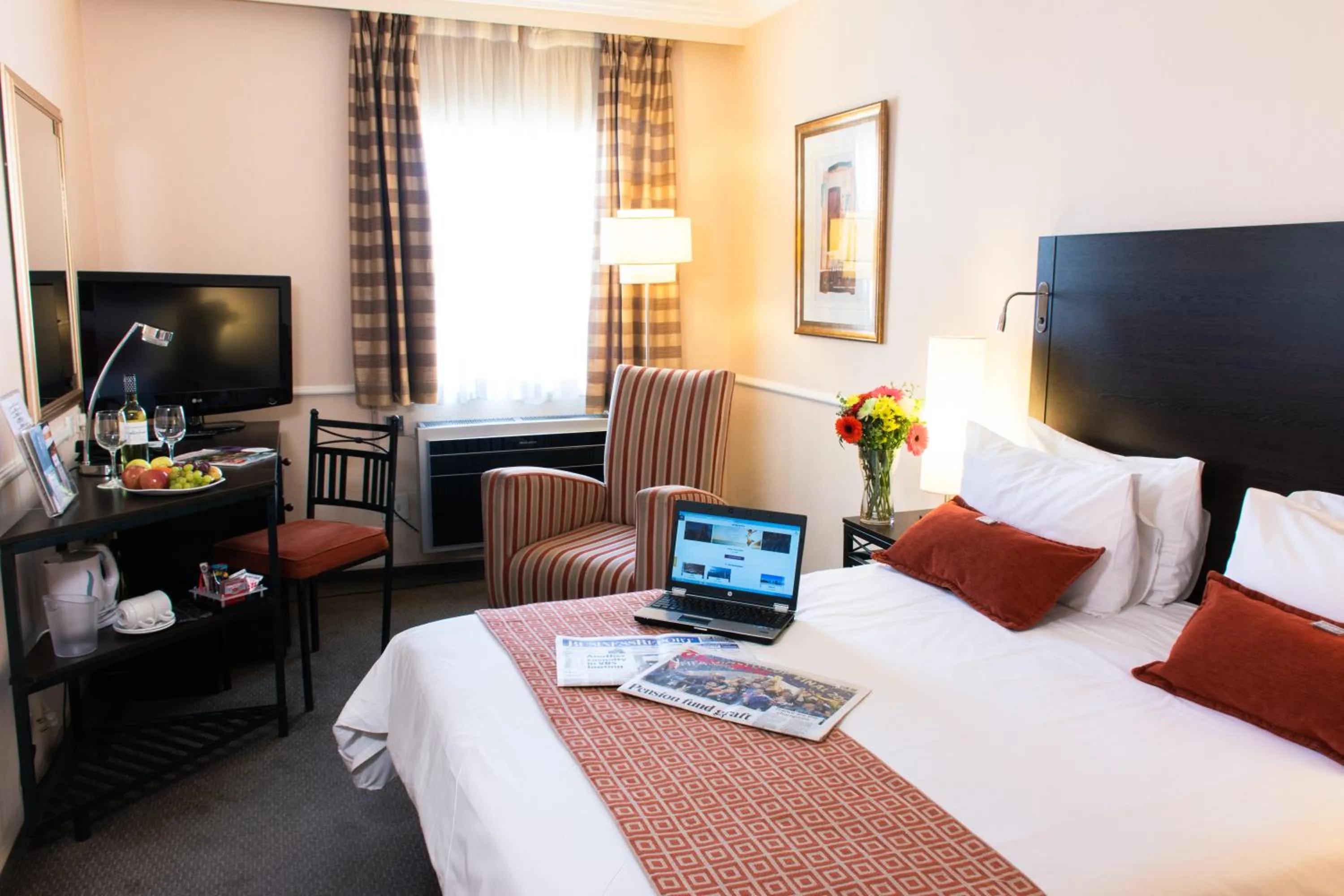 Bed in Mercure Johannesburg Midrand