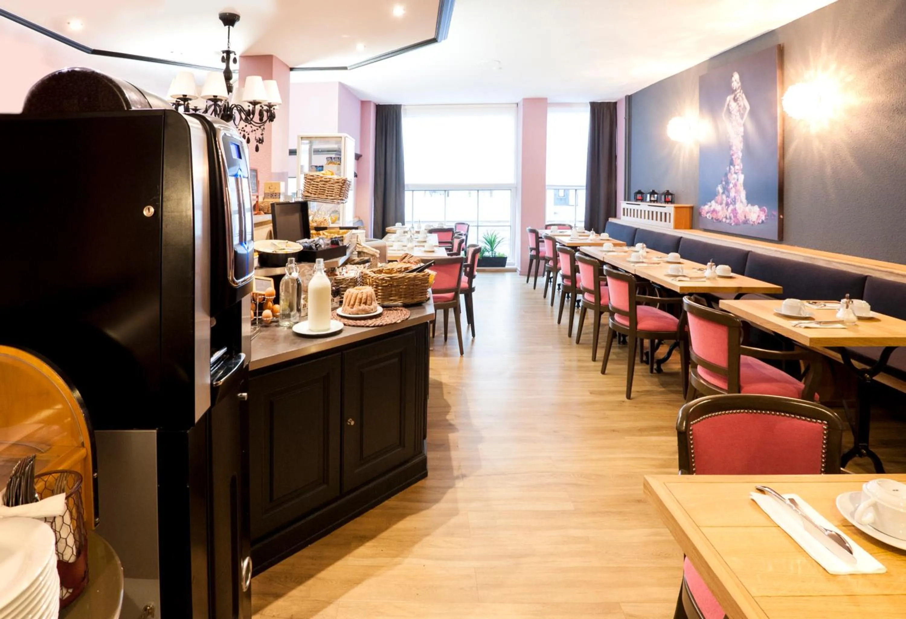 Restaurant/places to eat in Hotel Roses