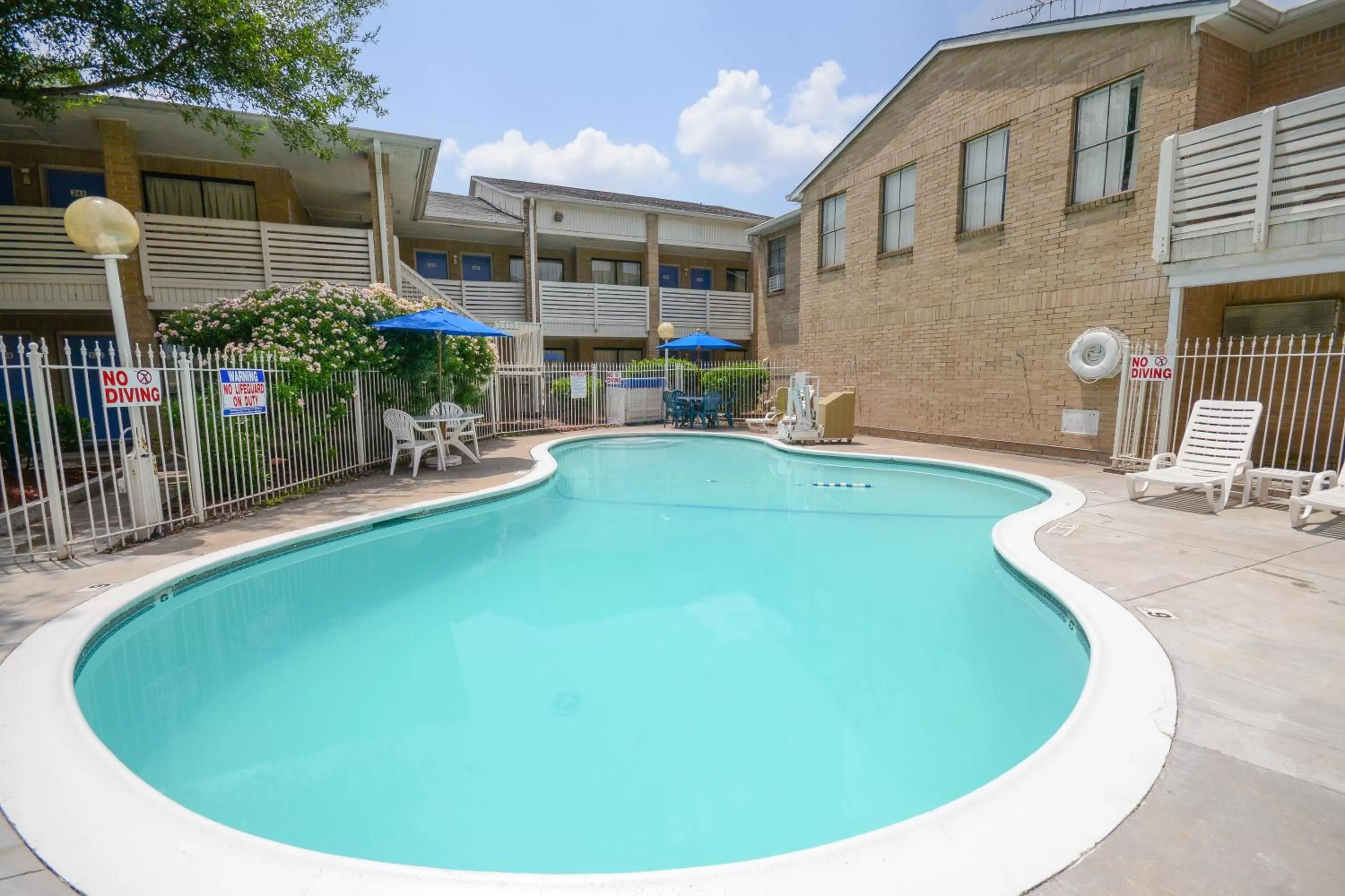 Day in Motel 6-Baytown, TX - Baytown East