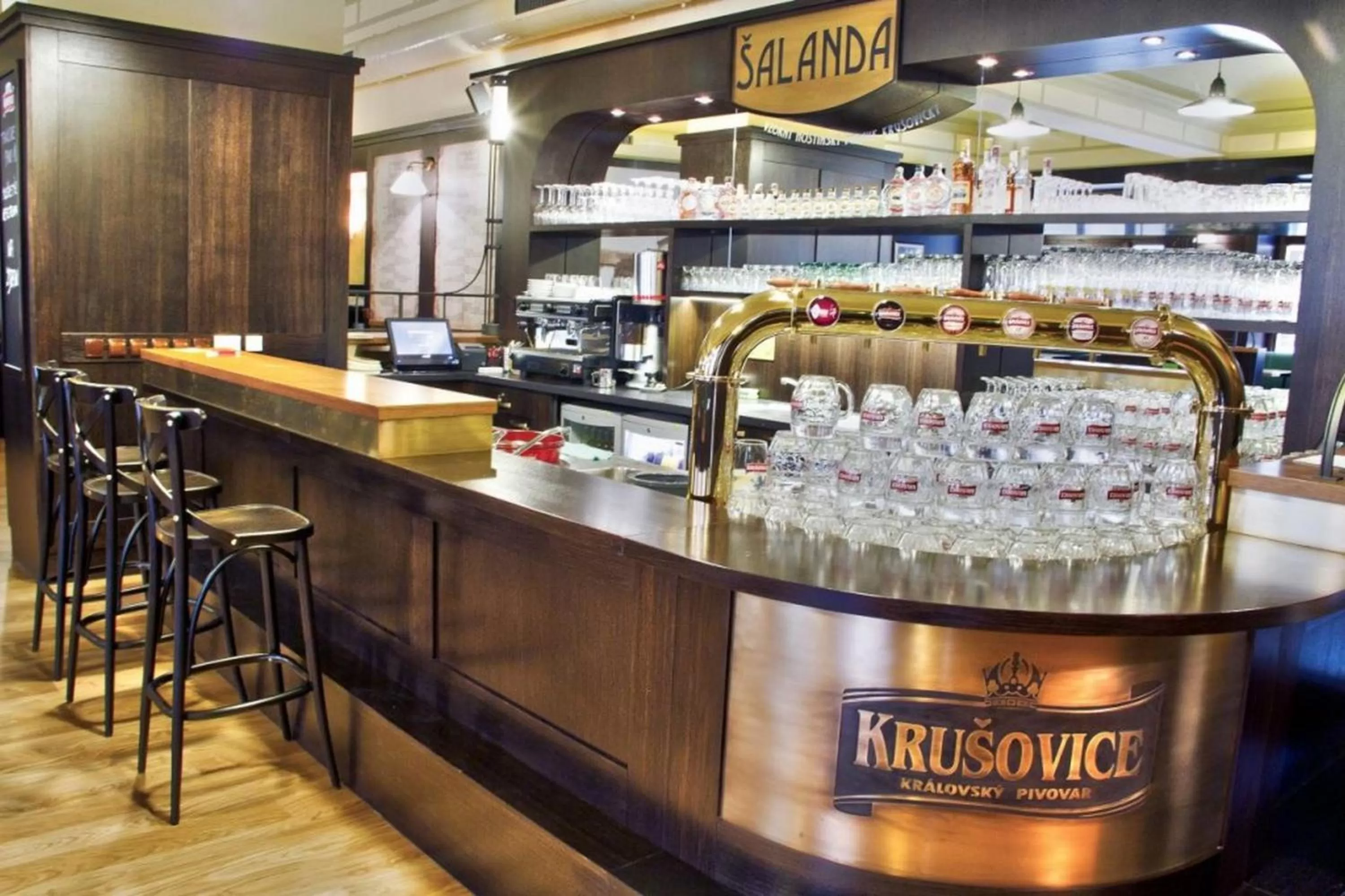 Restaurant/places to eat in Hotel Union