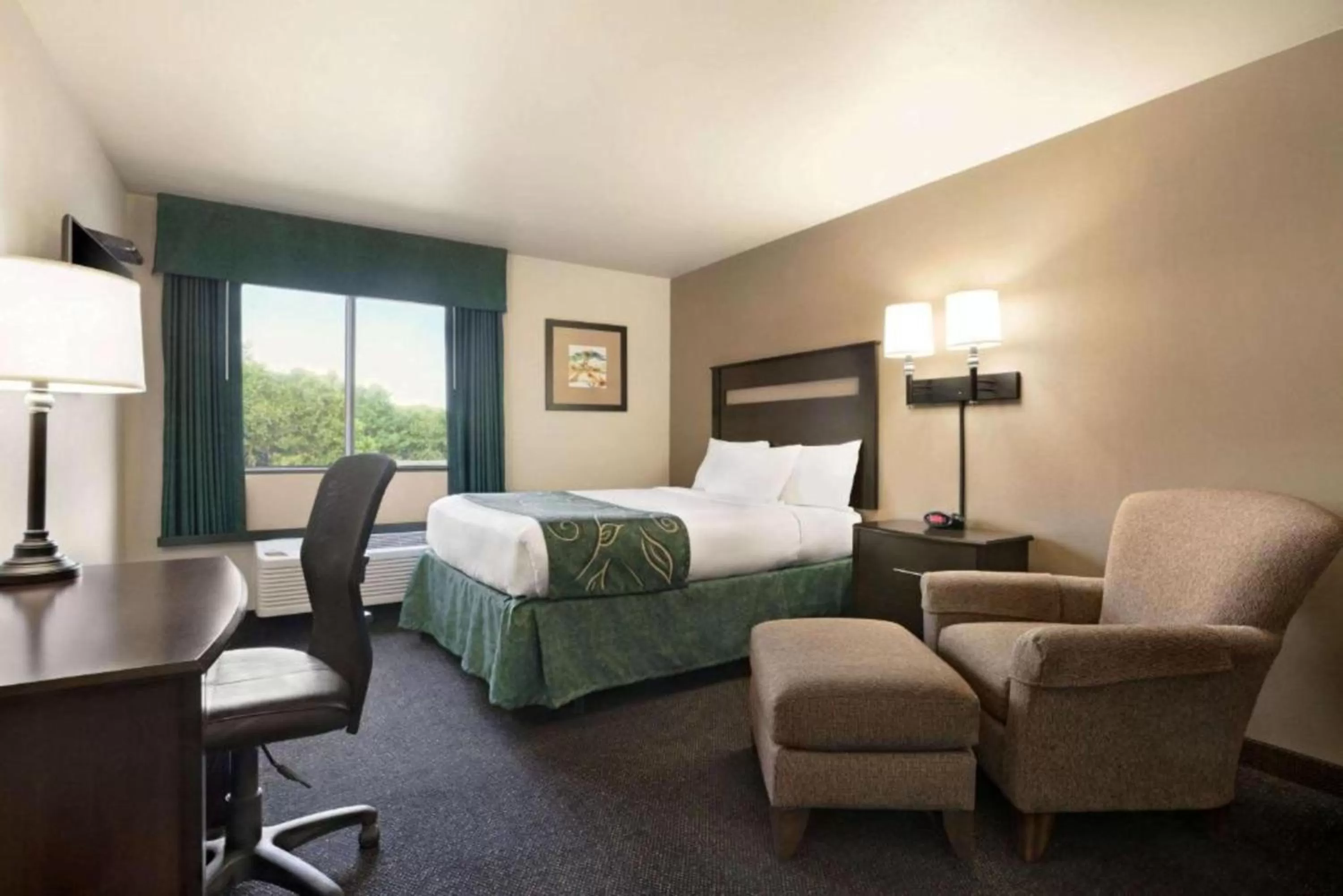 Bedroom, Bed in Travelodge by Wyndham Brunswick near Fredrick