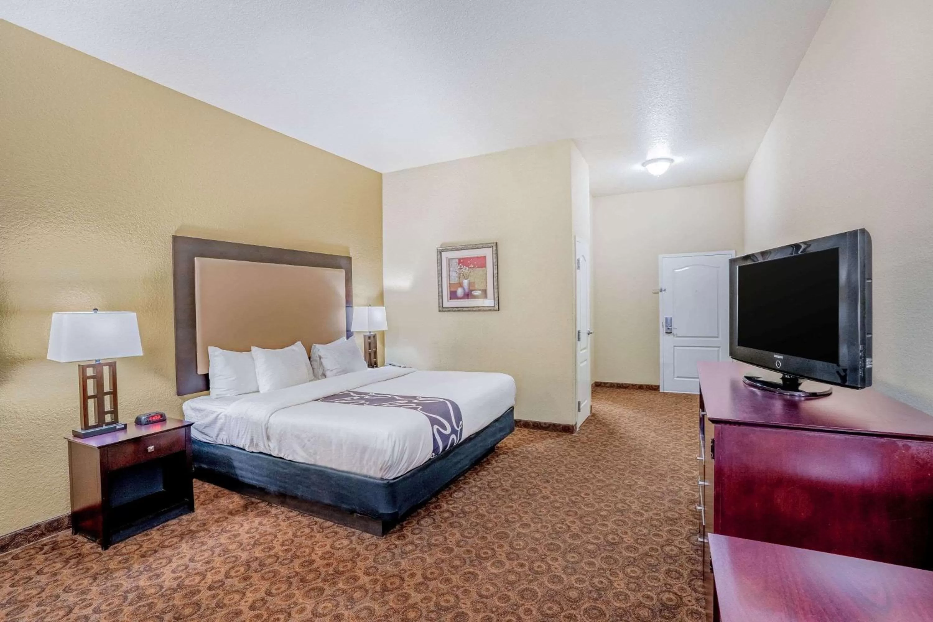 Photo of the whole room, Bed in La Quinta by Wyndham Vicksburg