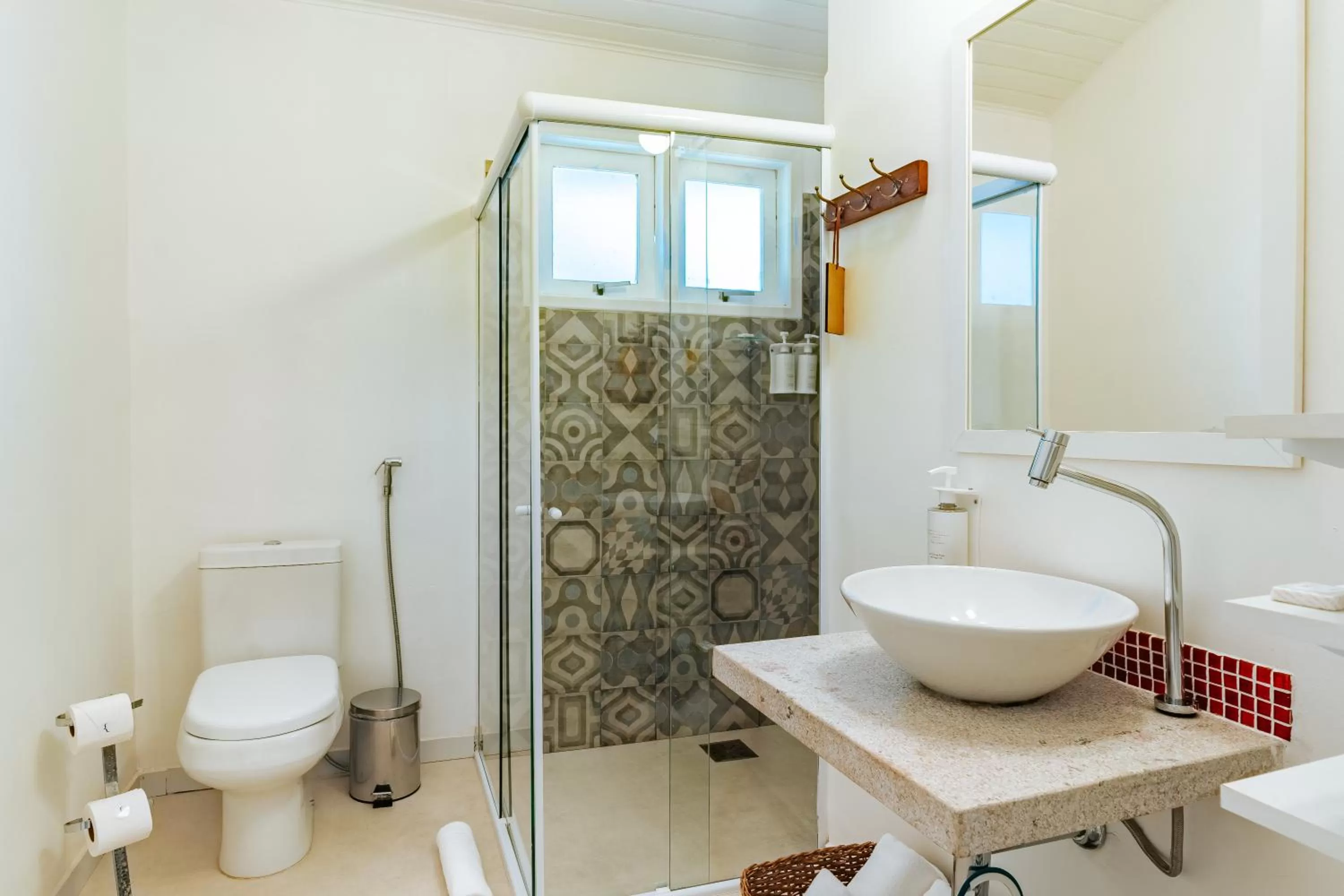 Bathroom in Jubarte Hotel by Insólito