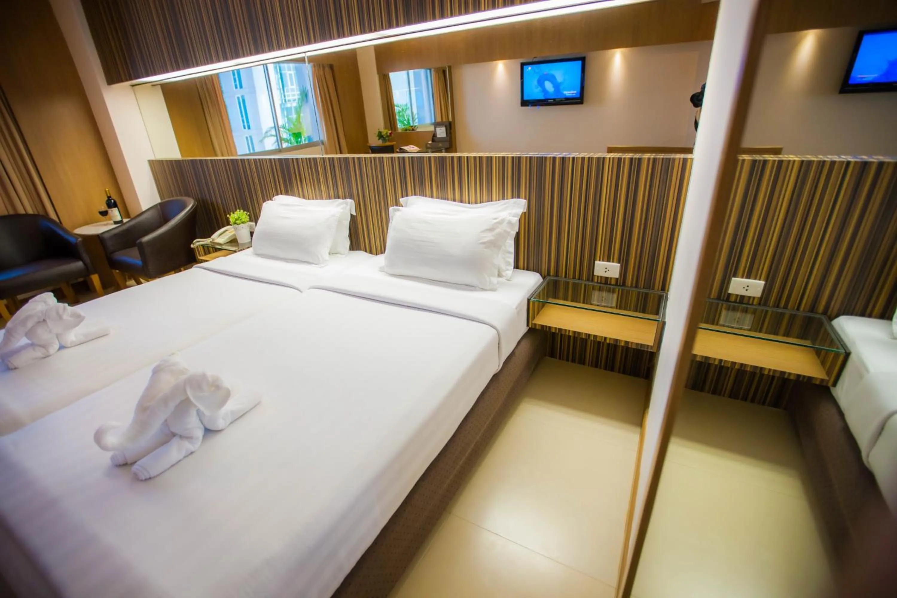 Photo of the whole room, Bed in Golden City Rayong Hotel