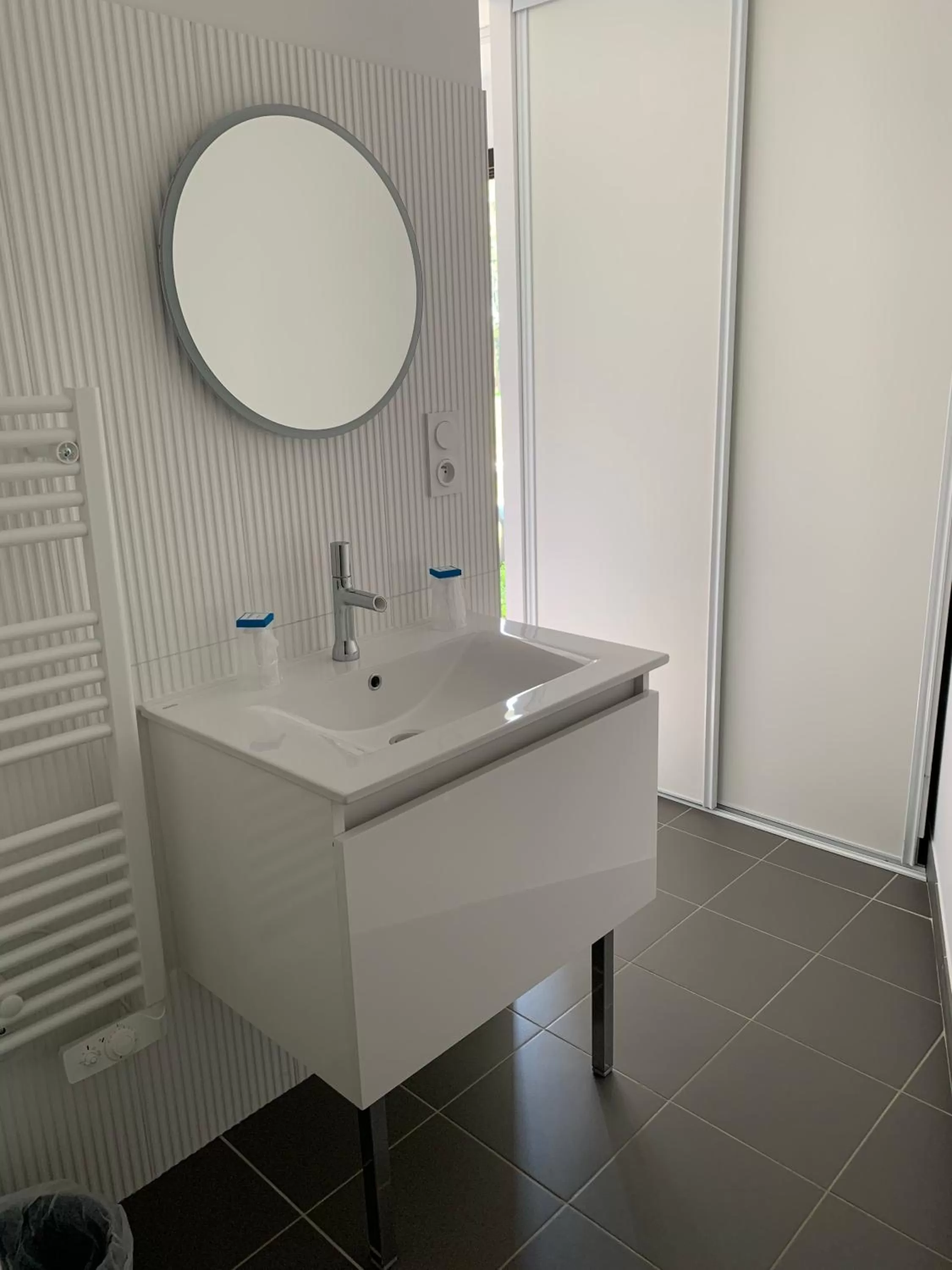 Bathroom in Hôtel Lac d'Orient