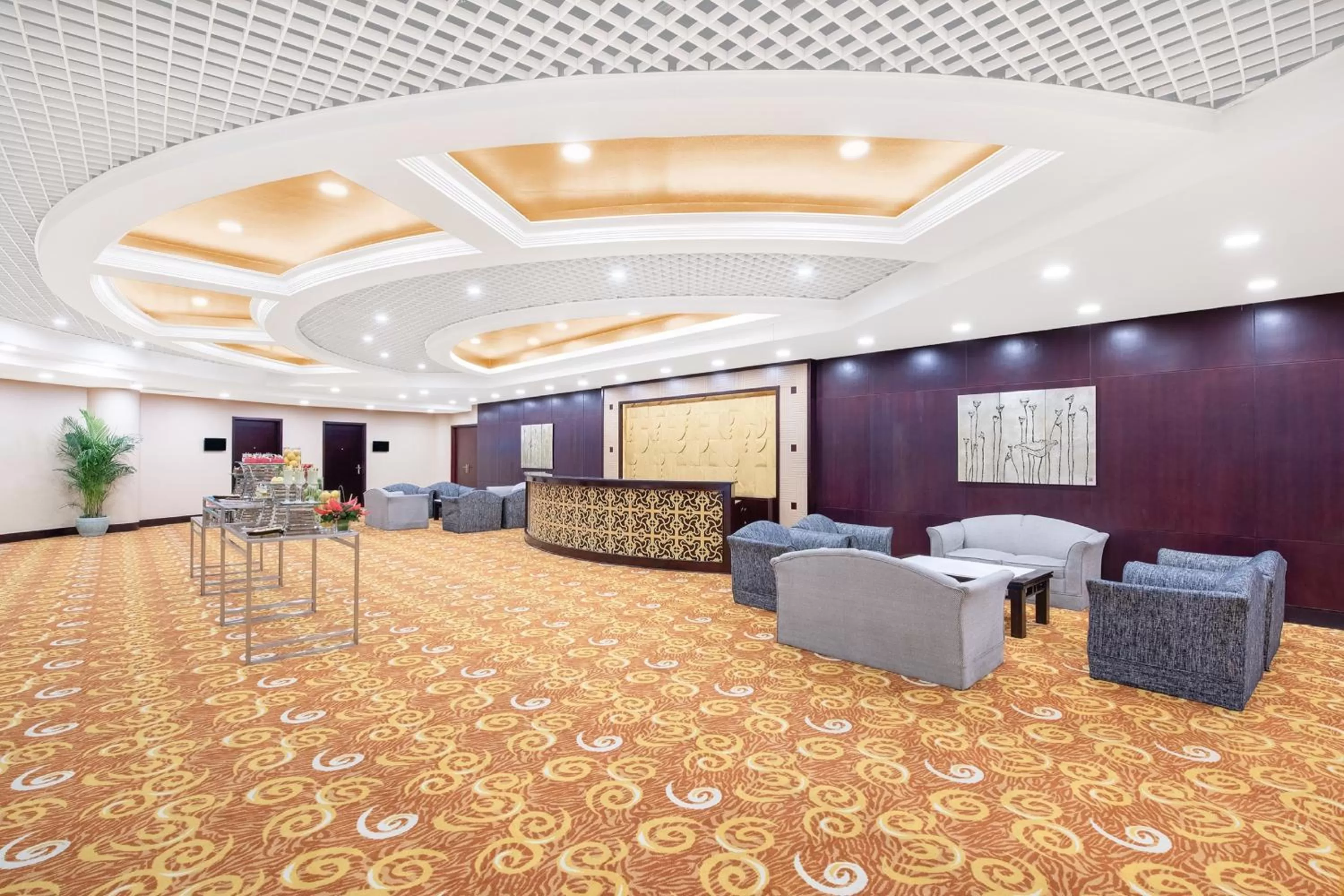 Seating area in Holiday Inn Beijing Chang An West by IHG