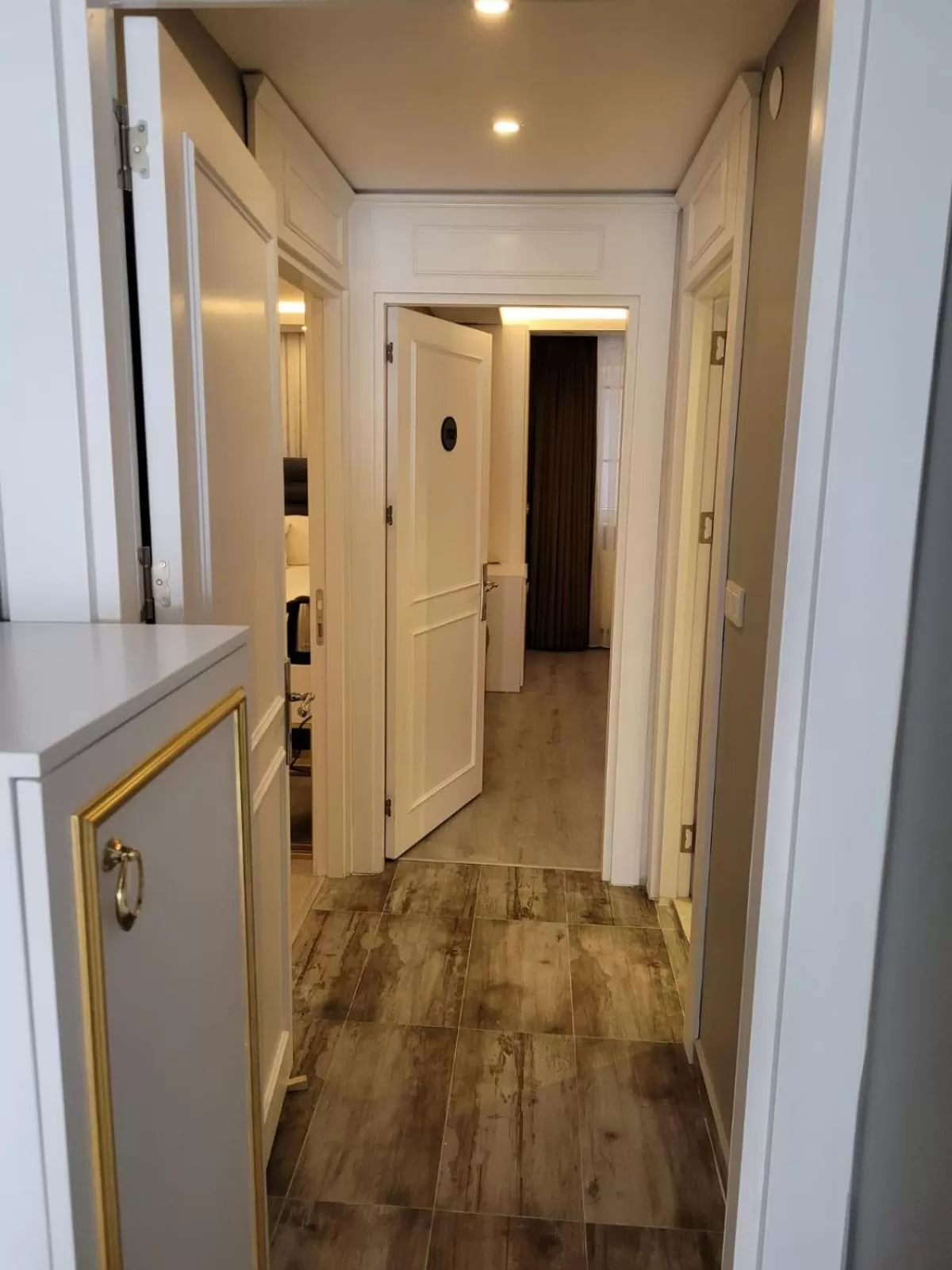 Communal kitchen in Mr BEYAZ HOTEL