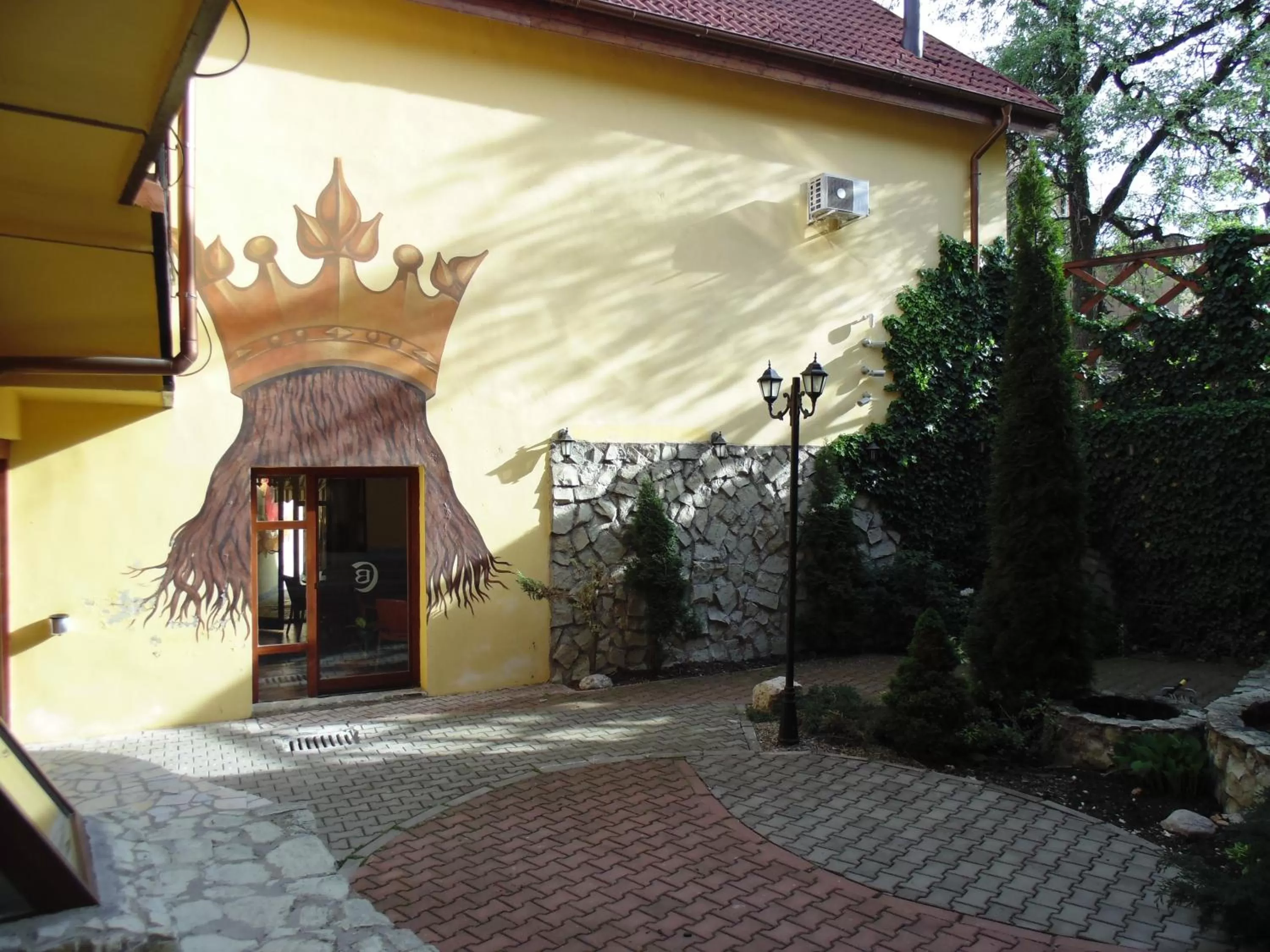 Facade/entrance in Curtea Brasoveana