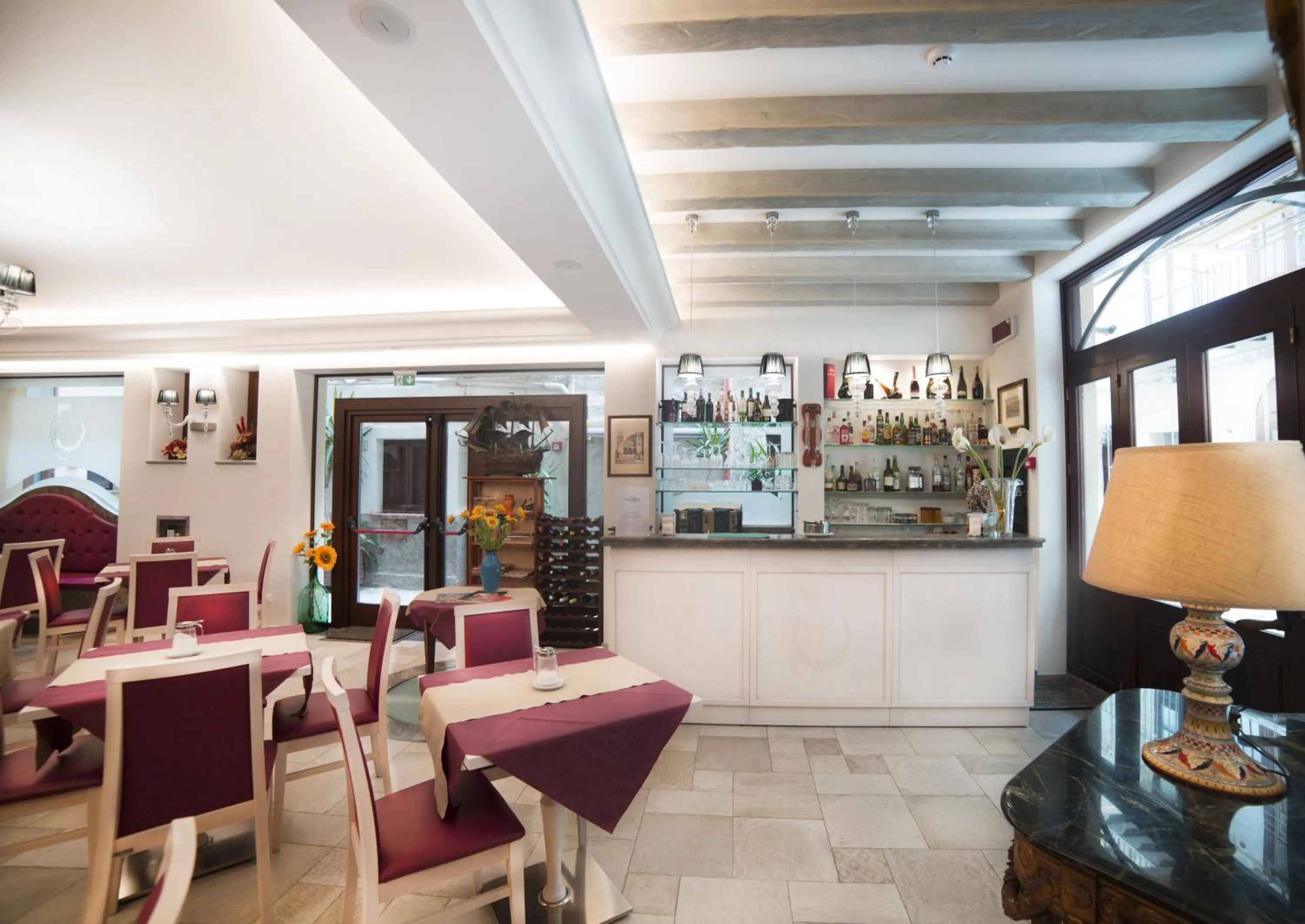 Restaurant/places to eat in Hotel La Giara