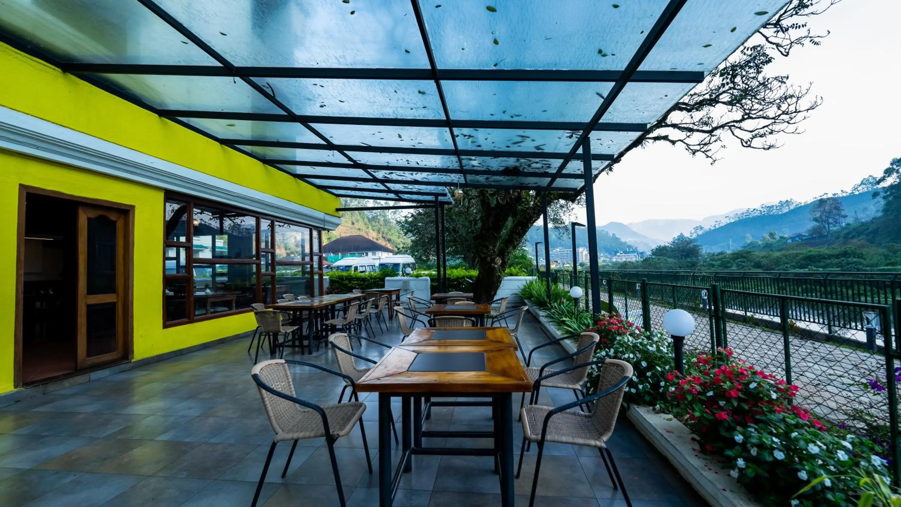 Restaurant/places to eat in Westwood Riverside