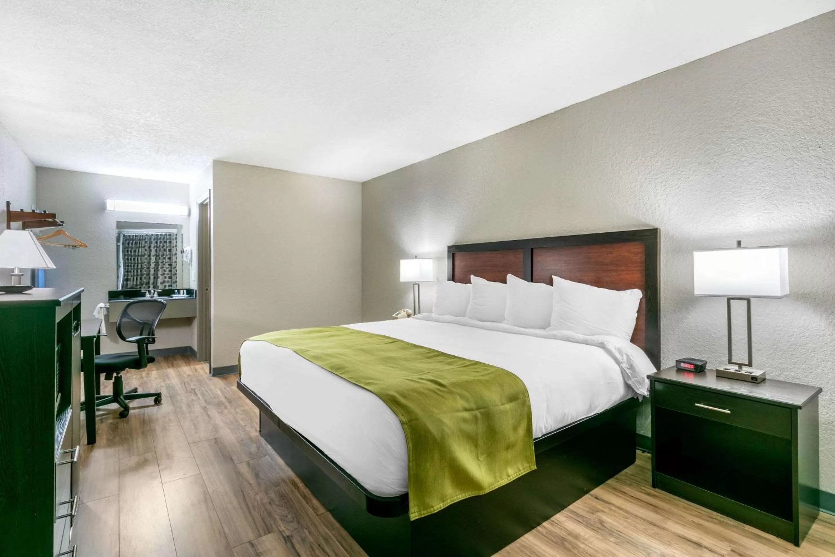 Photo of the whole room in Rodeway Inn Kingston Springs