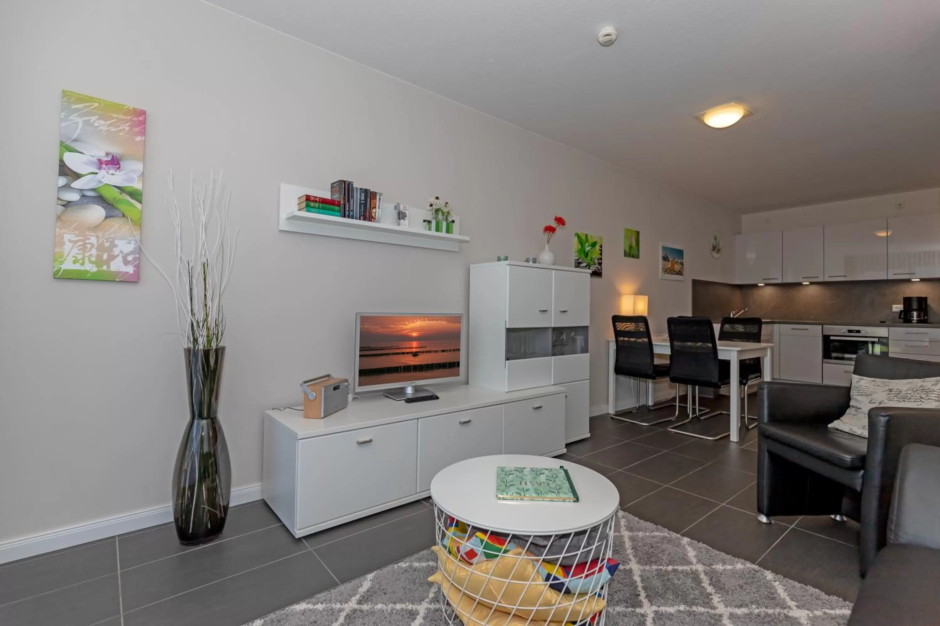 One-Bedroom Apartment in Yachthafenresidenz