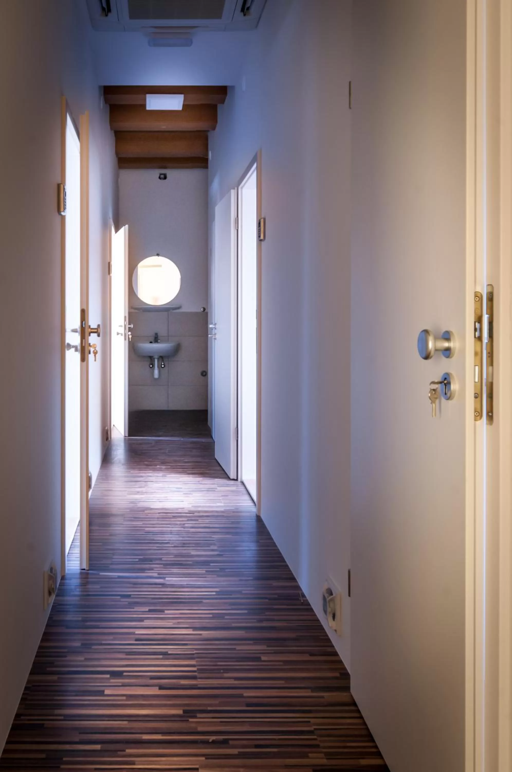 Area and facilities in CUBE central rooms for 2