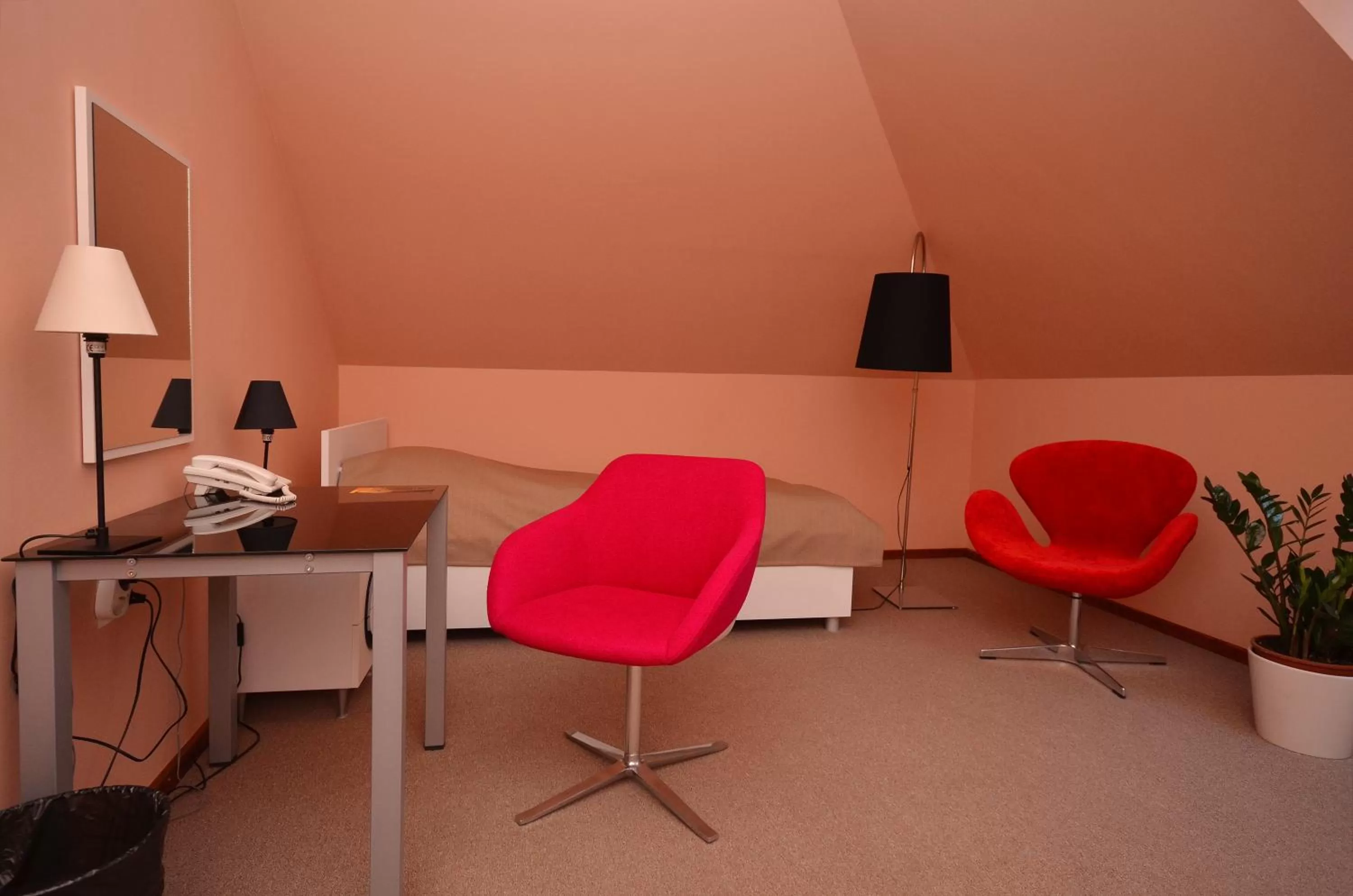 Bed, Seating Area in Art Garni Hotel