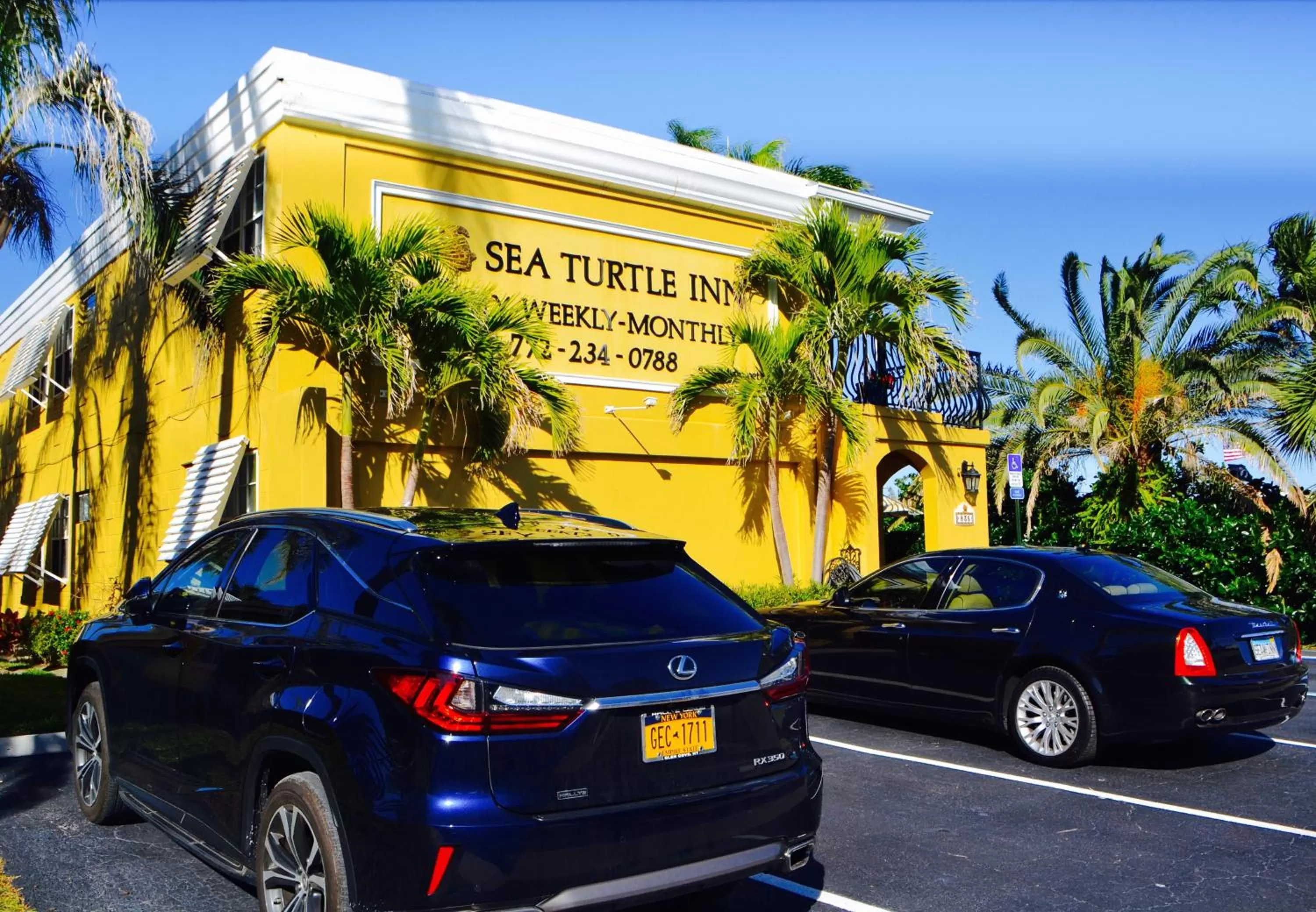 Facade/entrance in Sea Turtle Inn