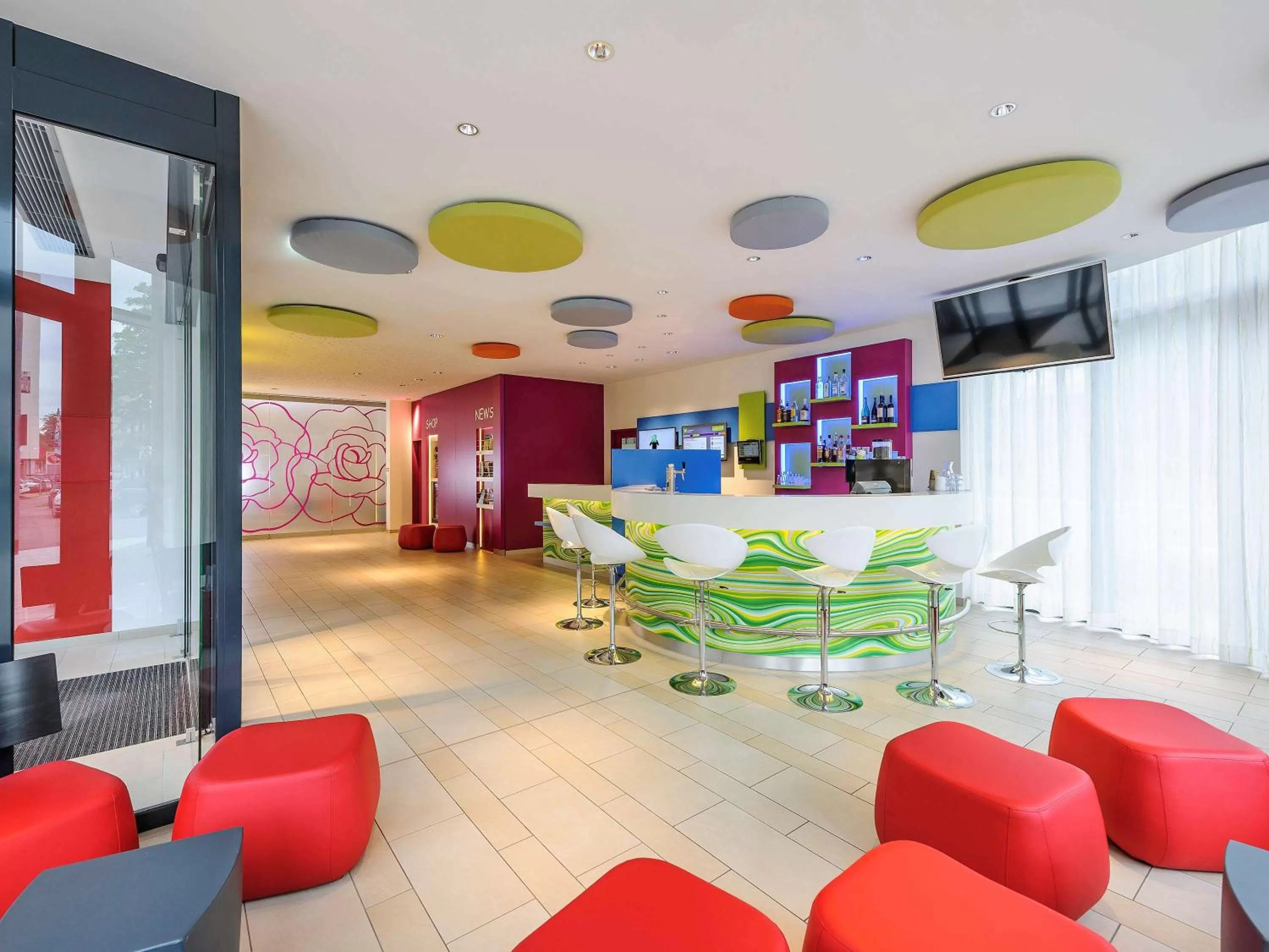 Lounge or bar in Ibis Styles Hildesheim