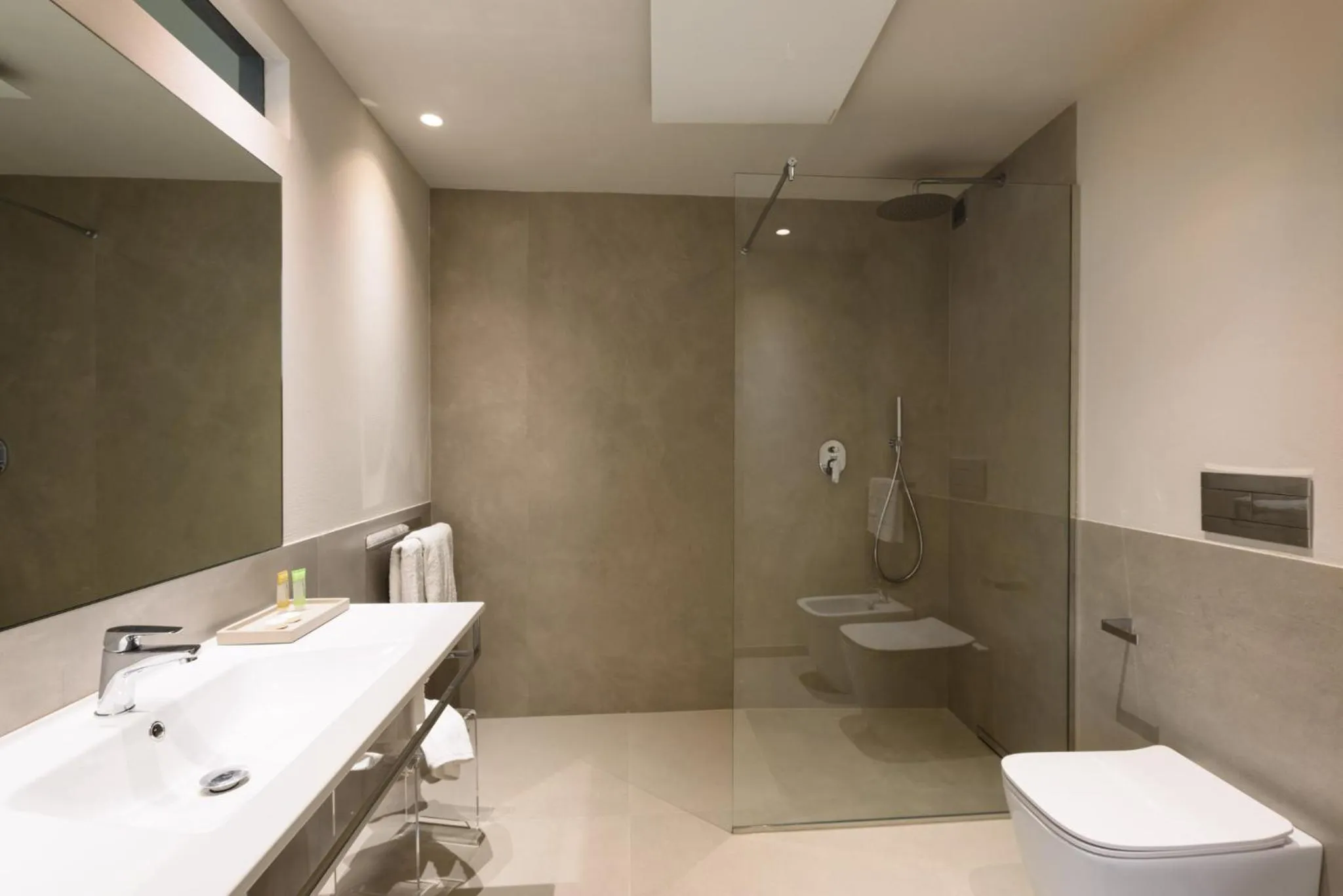 Shower in Palazzo Vasarri - Luxury design suites