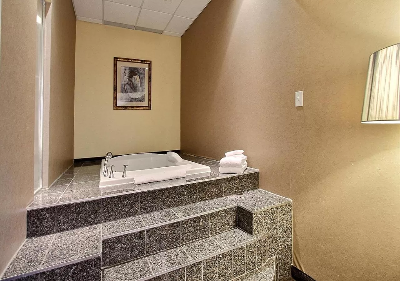 Hot Tub in Hotel Classique