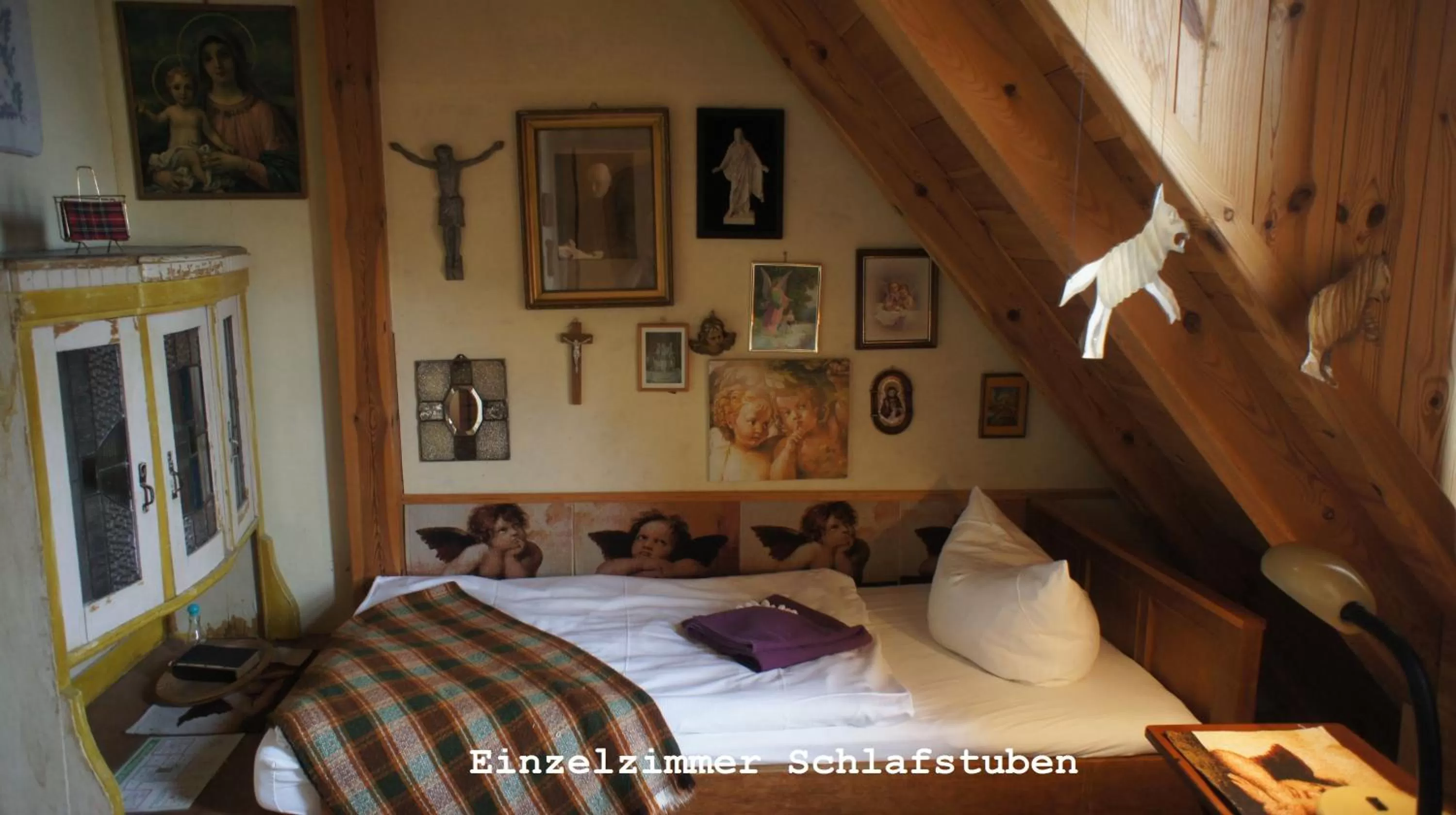 Photo of the whole room, Bed in Exempel Schlafstuben und Quartier Langer Hals