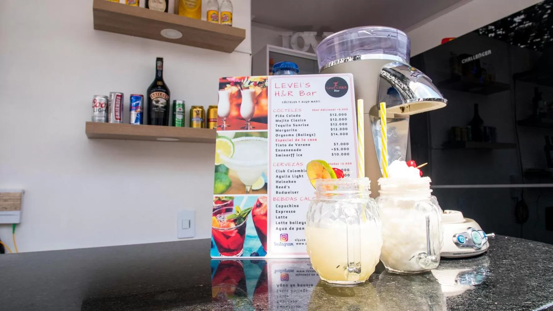 Lounge or bar, Drinks in Hotel Grand H&R